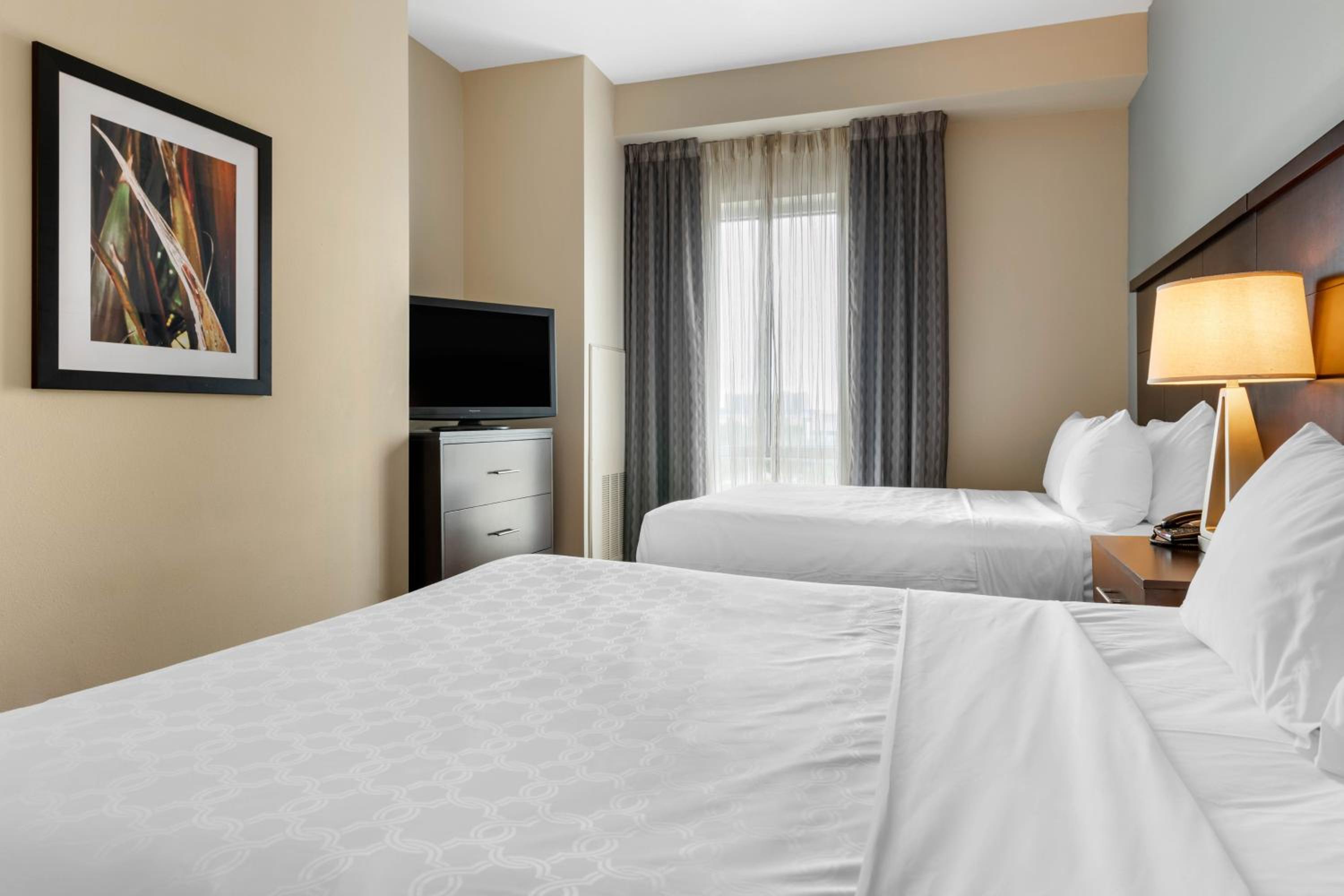 One-Bedroom Queen Suite - Hearing Accessible - Non-Smoking - Photo 11