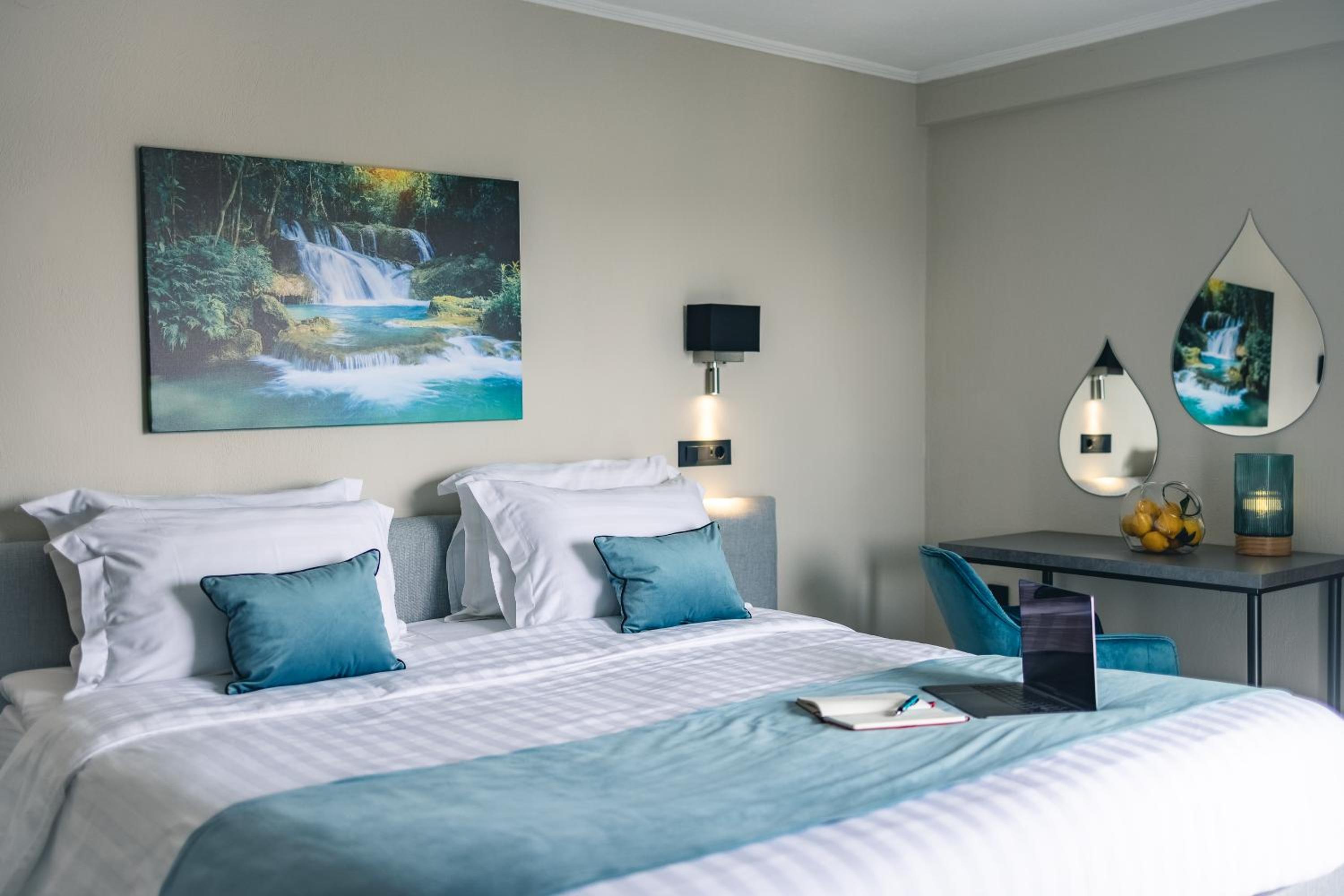 Standard Room with Lake View photo 3