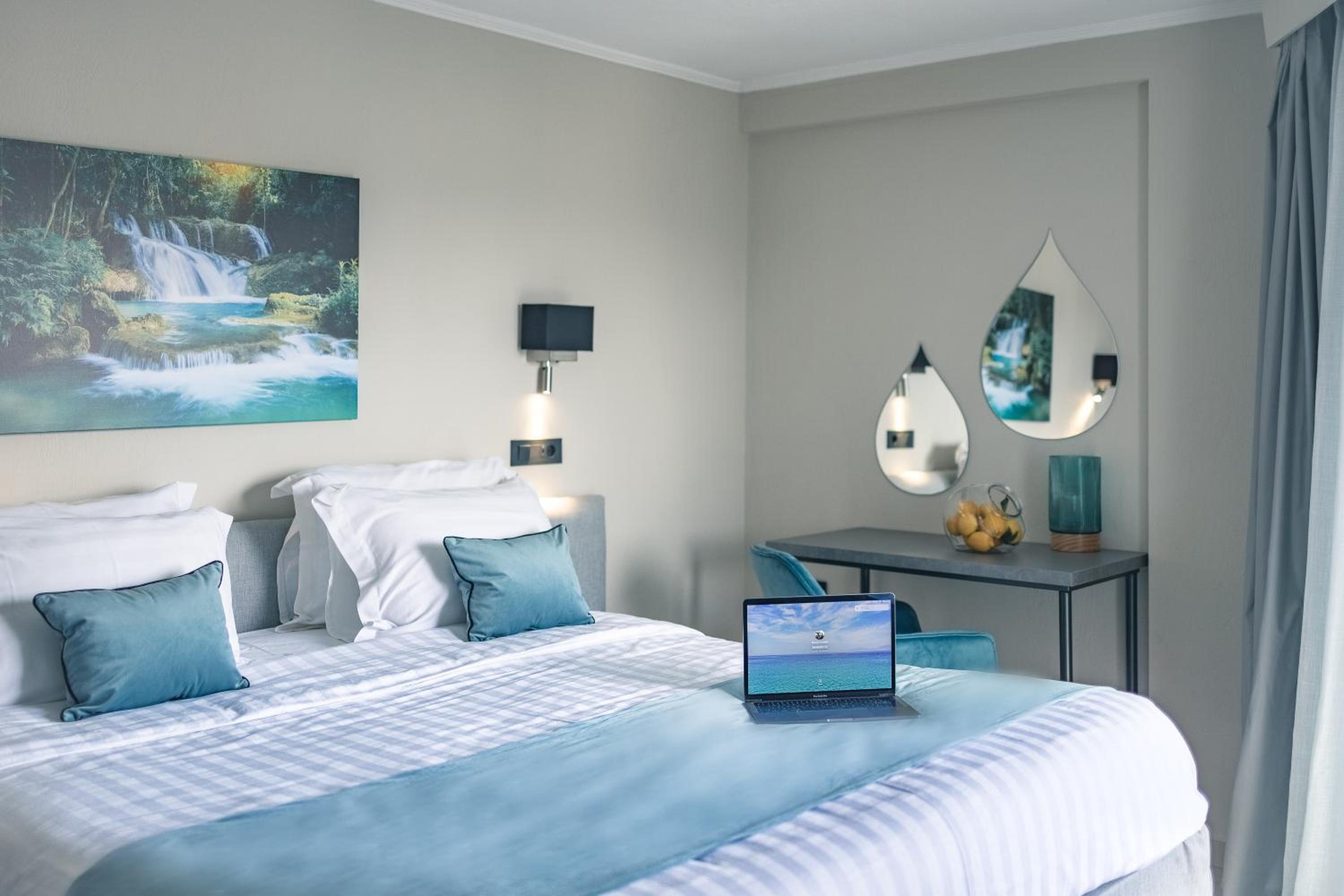 Standard Room with Lake View photo 2