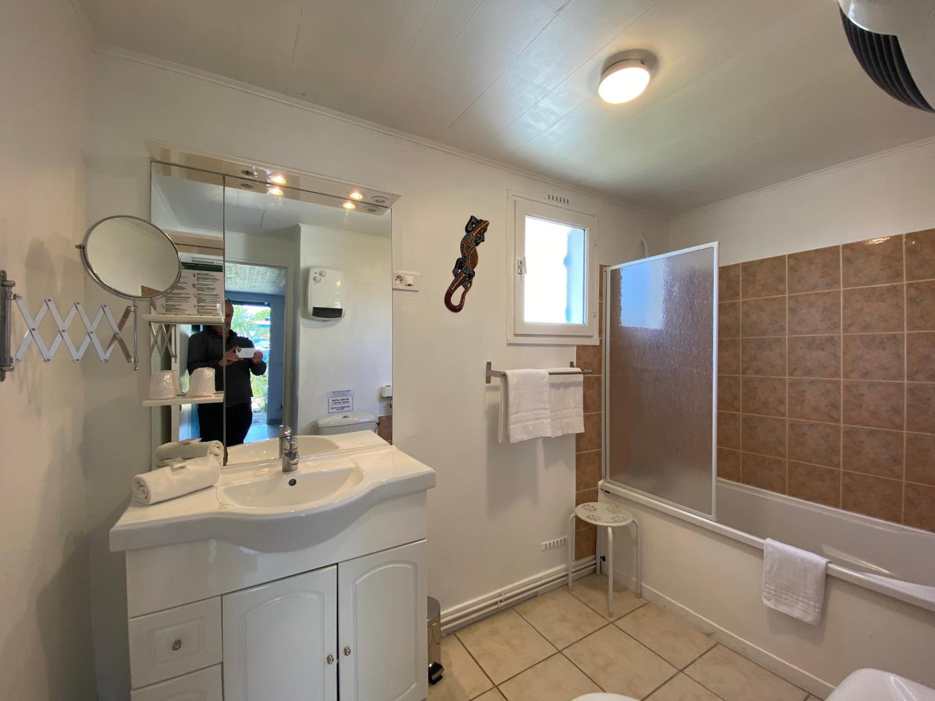 Triple Room with Private Bathroom photo 2