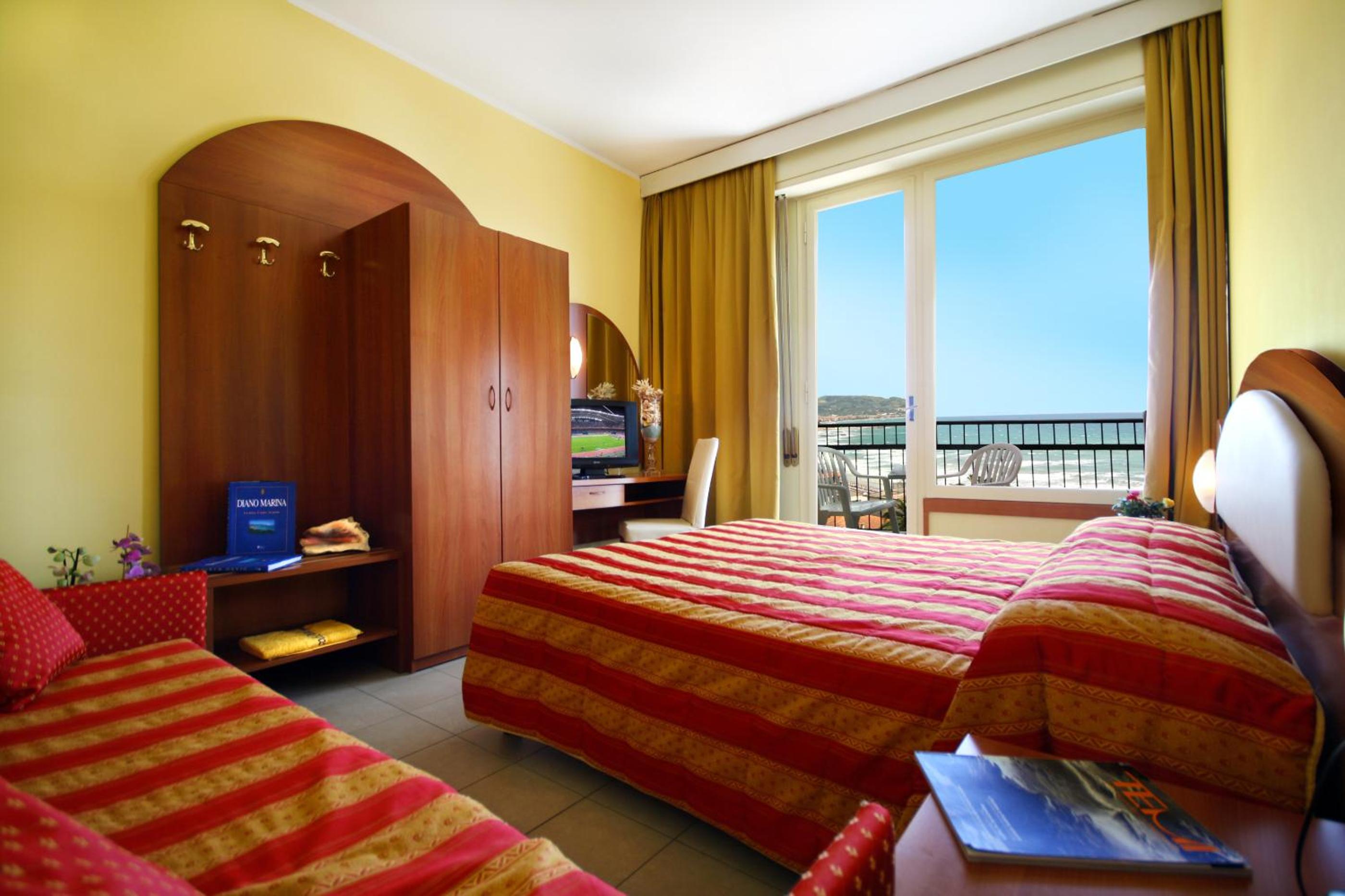 Triple Room with Balcony and Sea View photo 3