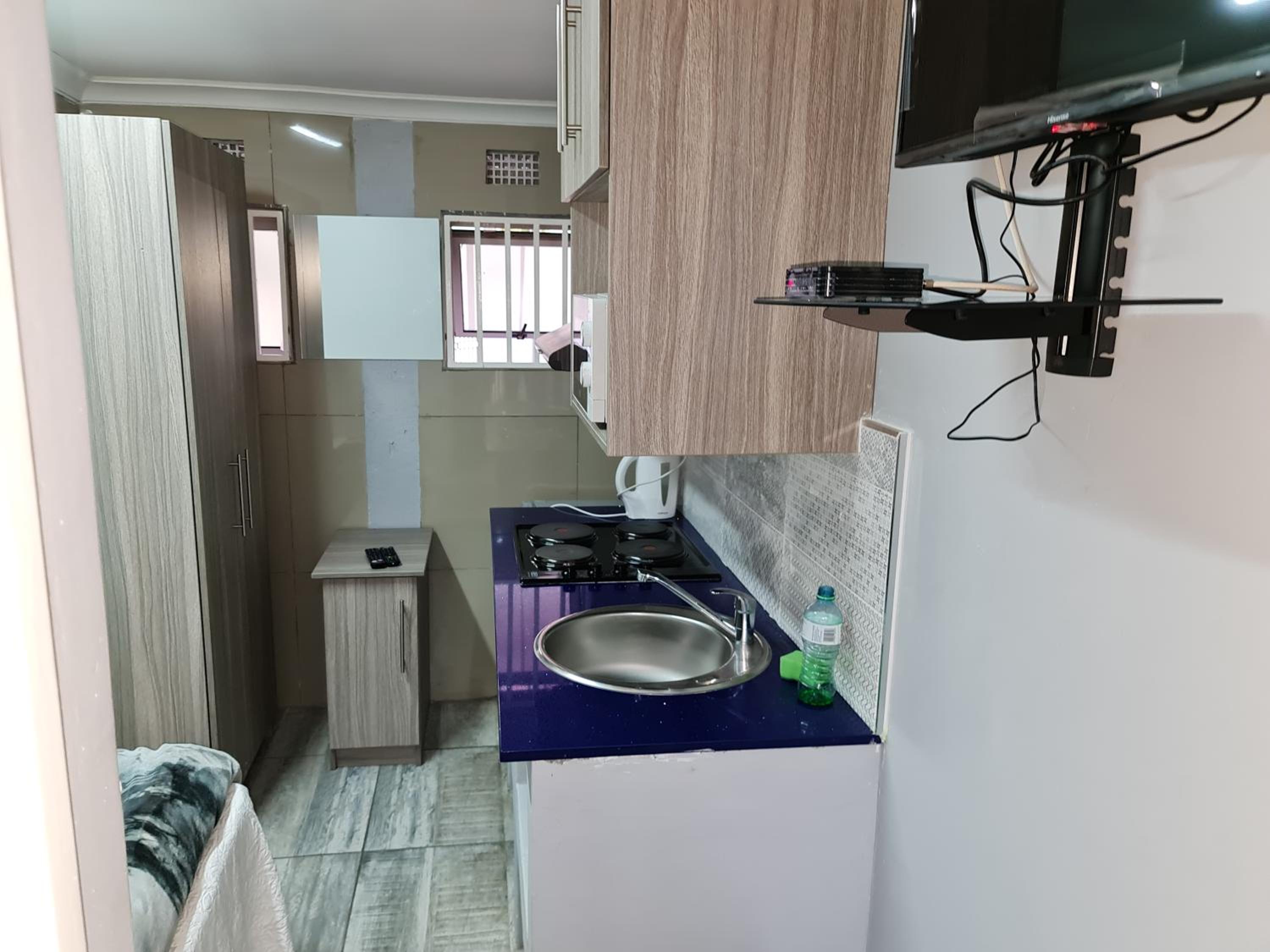 Deluxe Double Room (1 adult + 1 child) - Photo 14