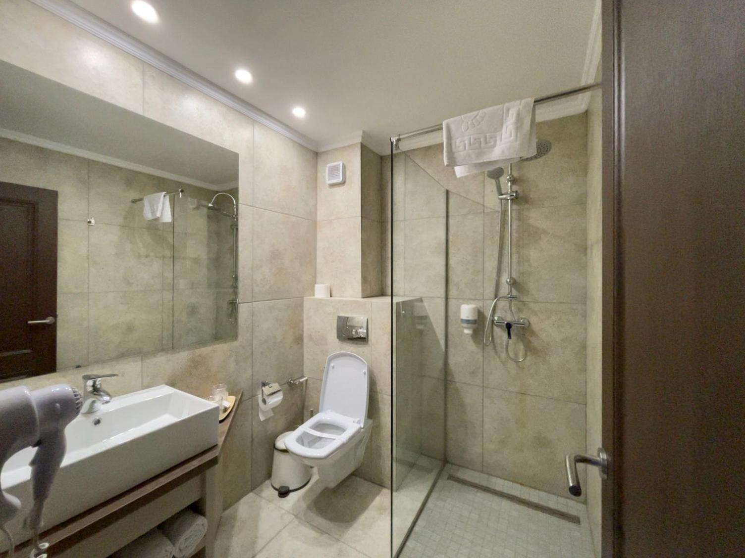 Family Suite - Photo 6