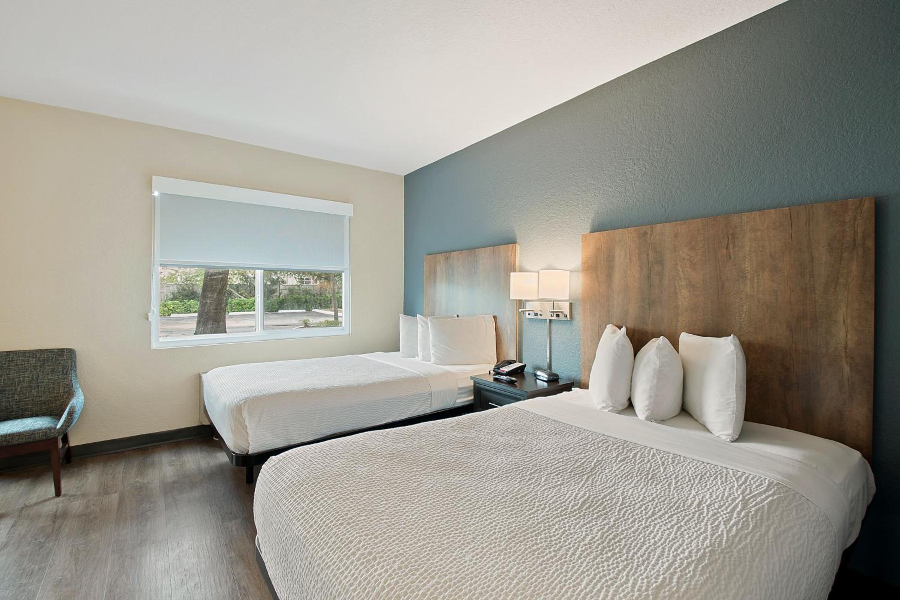 Deluxe Studio with 2 Double Beds - Non-Smoking - Photo 8