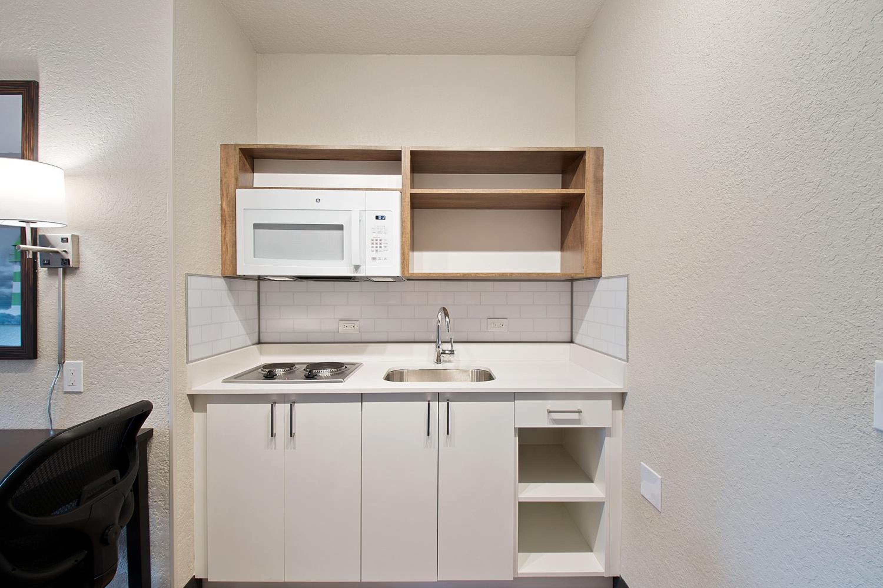 Deluxe Studio with 2 Double Beds - Non-Smoking - Photo 3