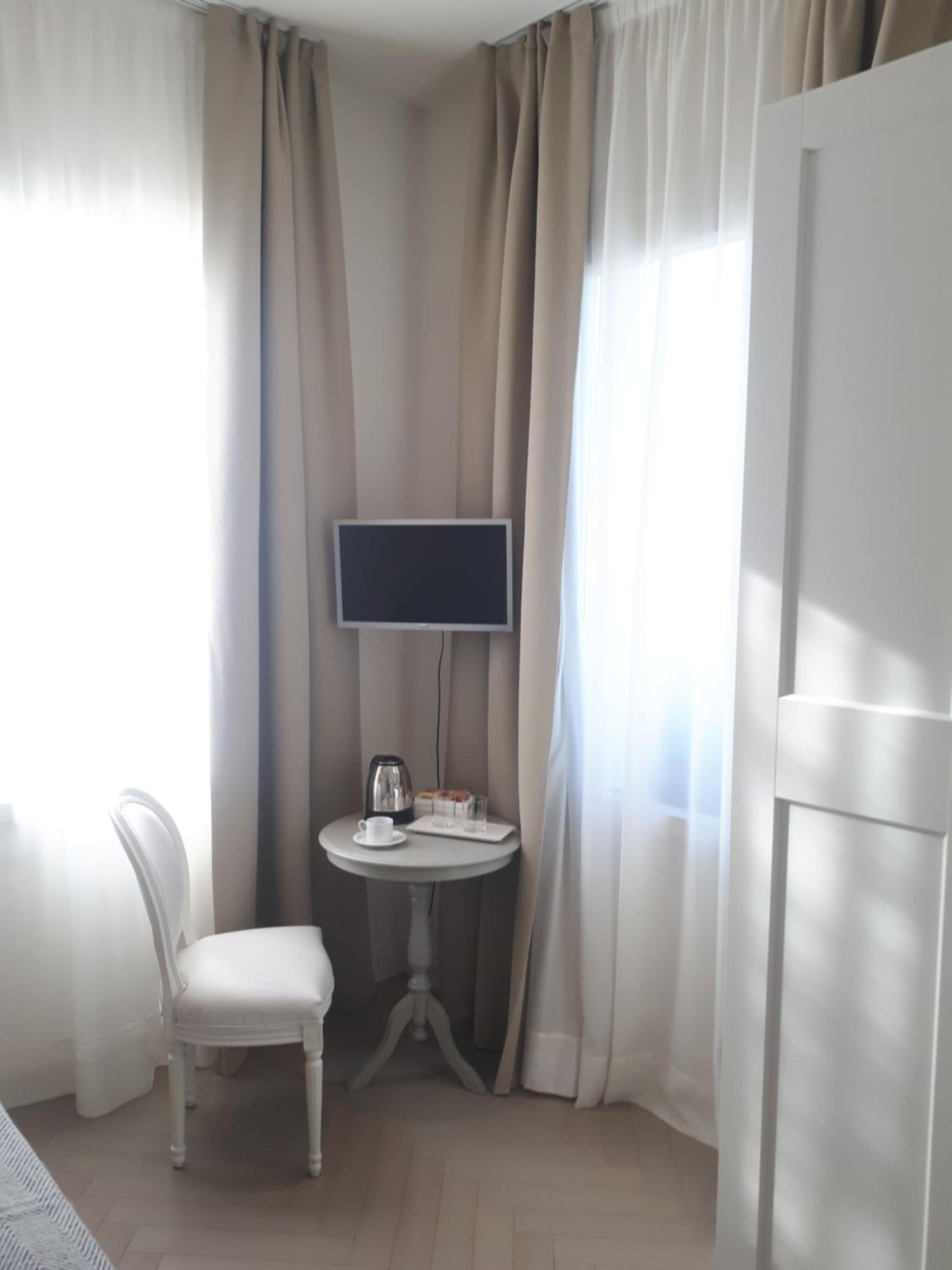 Double or Twin Room - Photo 6