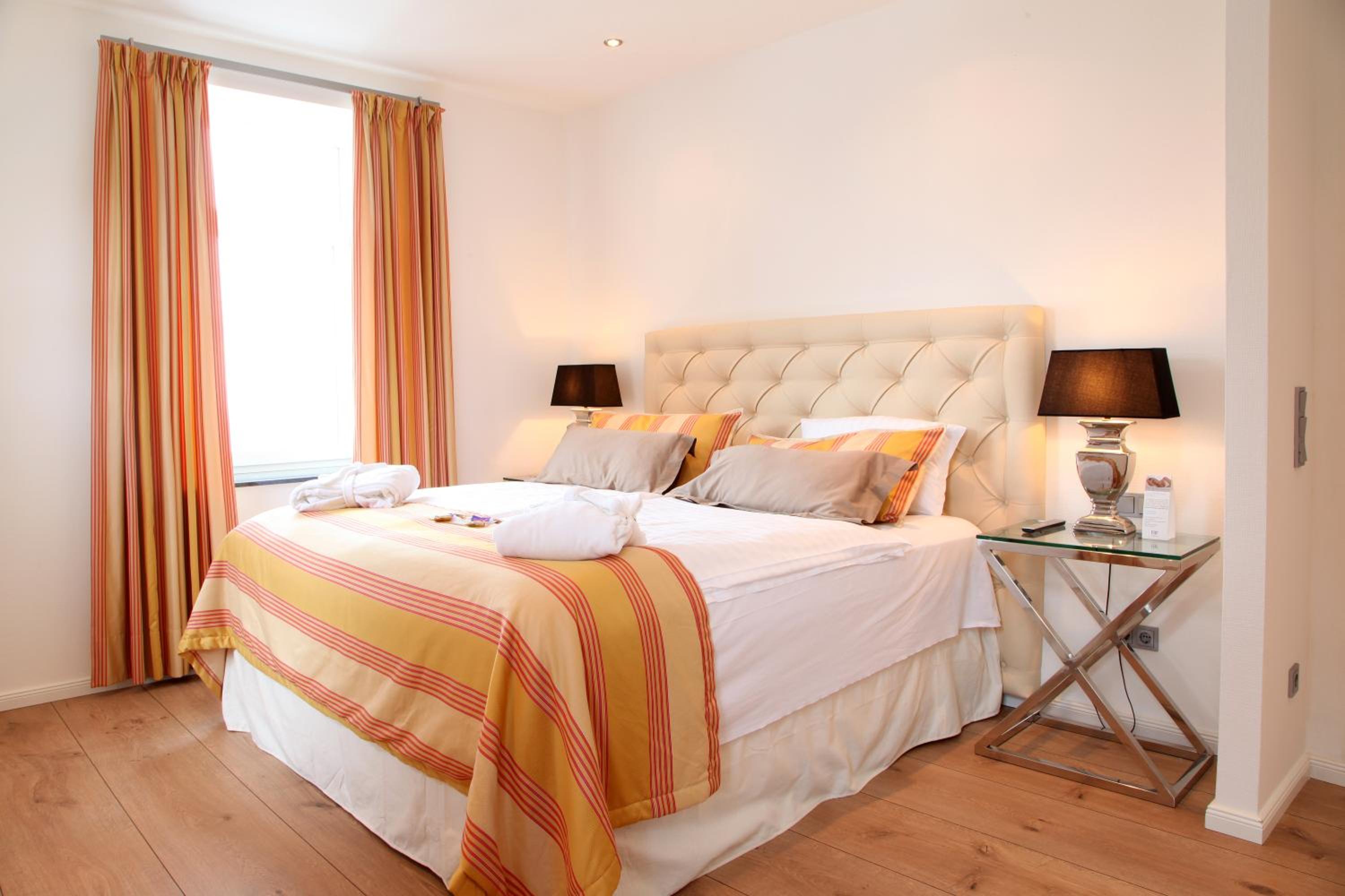Suite - Photo 1