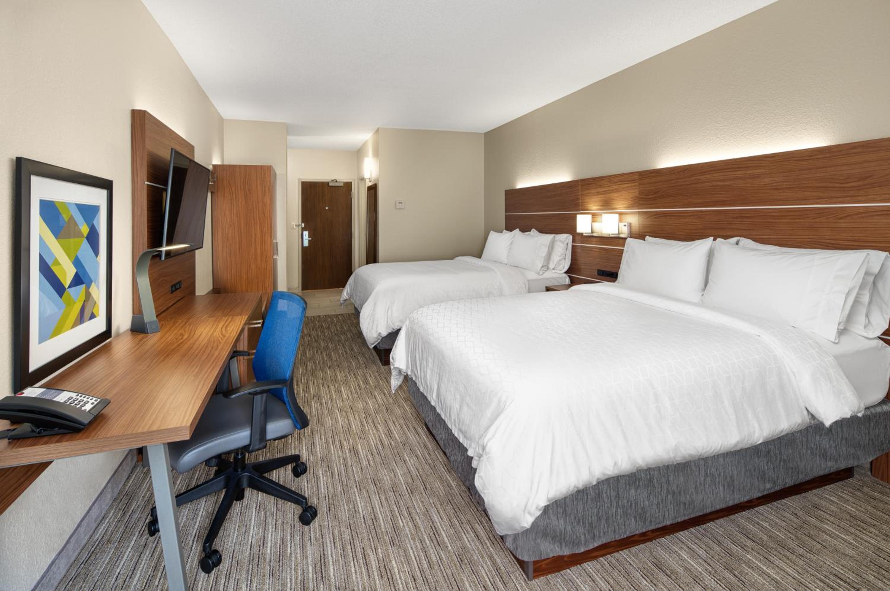 Standard Queen Room with Two Queen Beds - Photo 1