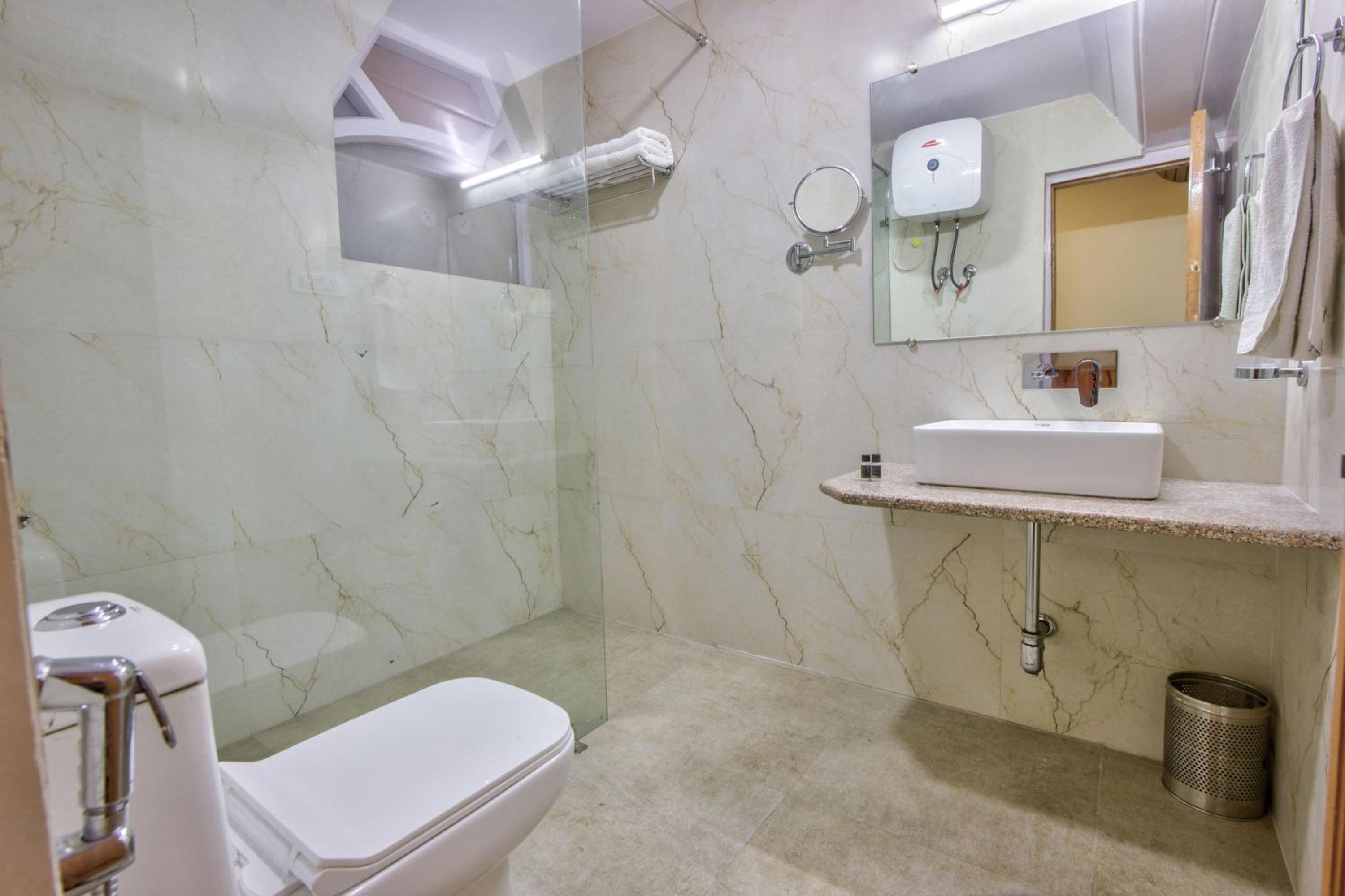 Deluxe Room - Photo 17