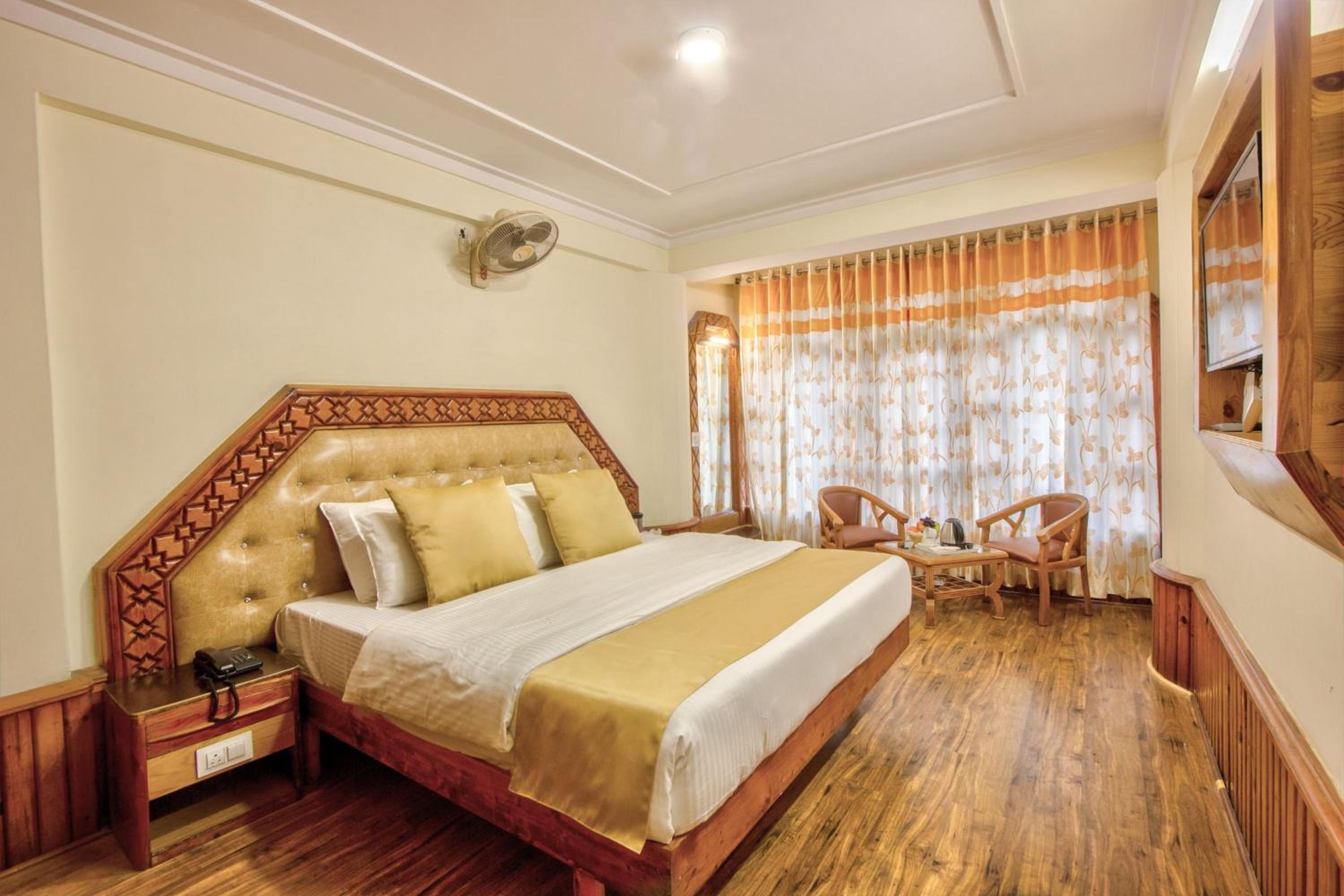 Deluxe Room - Photo 19