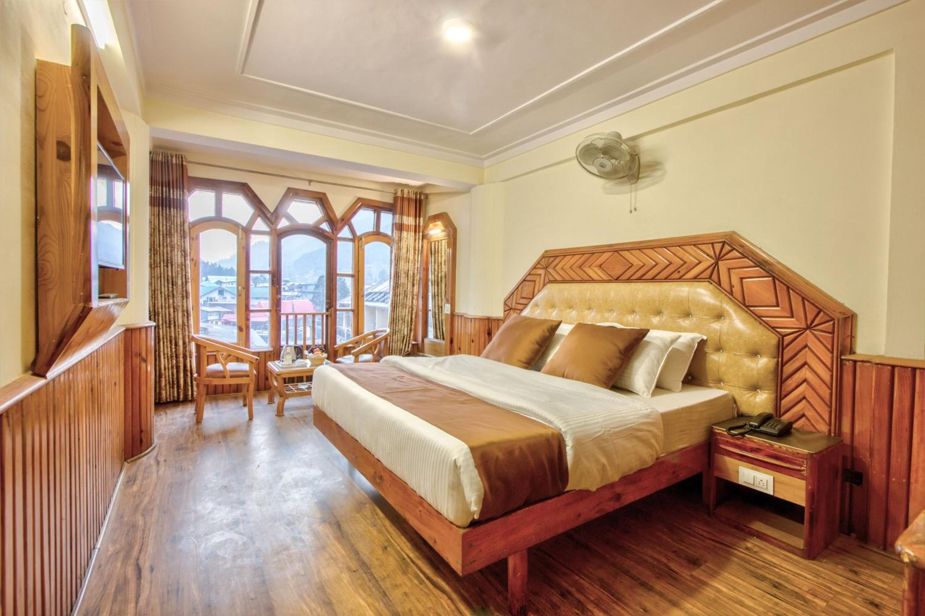 Deluxe Room - Photo 12