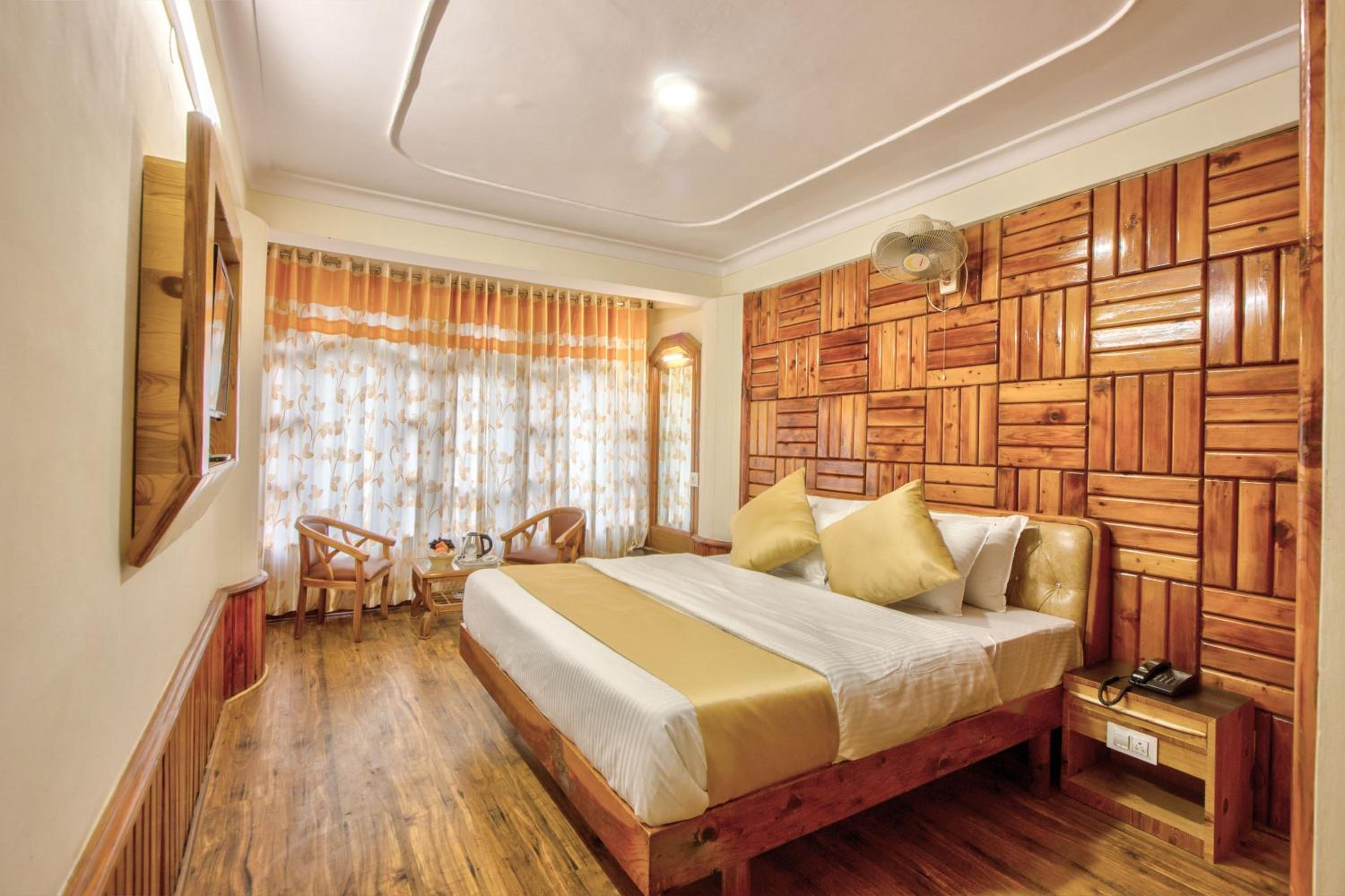 Deluxe Room - Photo 11