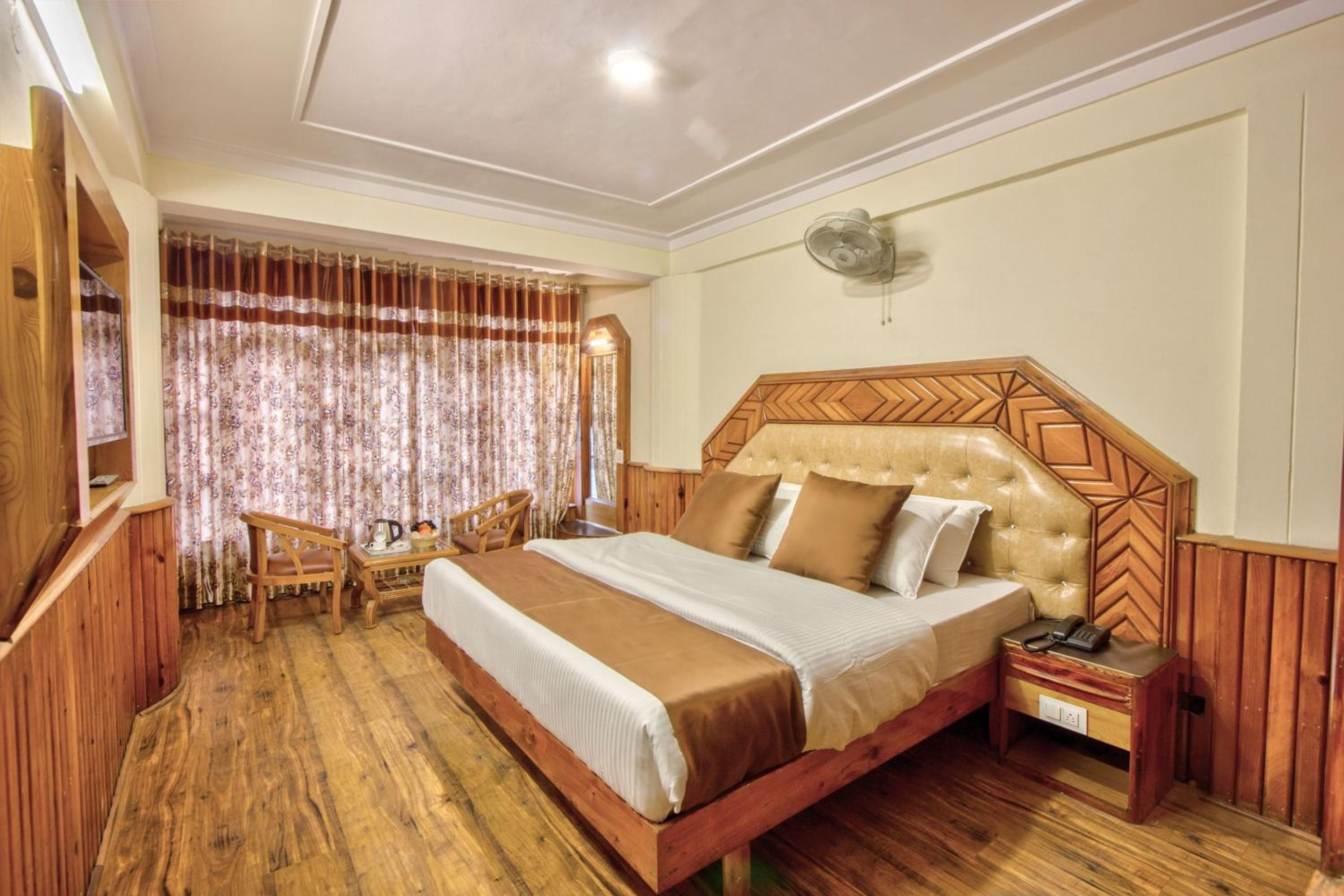 Deluxe Room - Photo 9