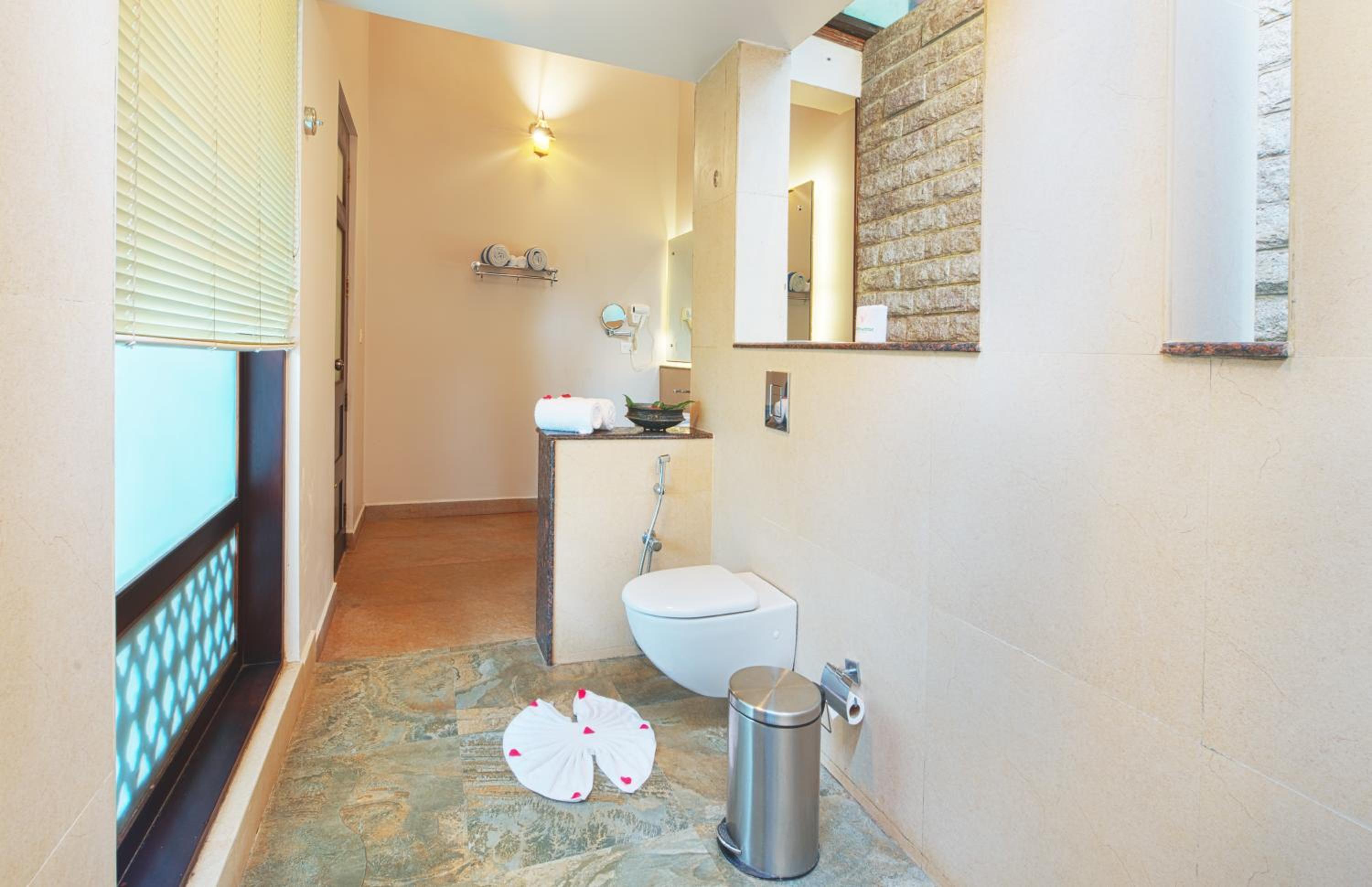 Premium Pool Suite - Photo 11