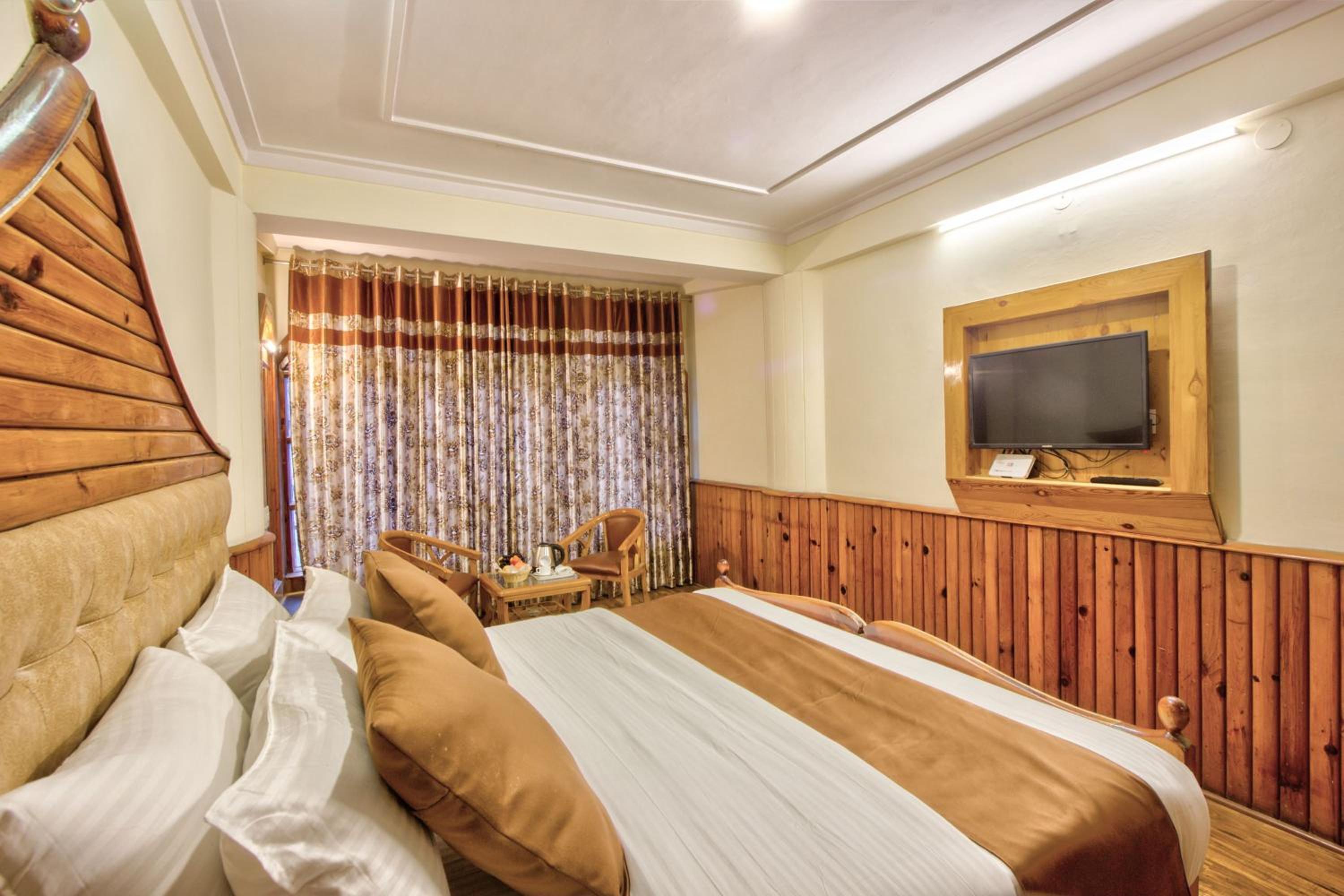 Deluxe Room - Photo 5