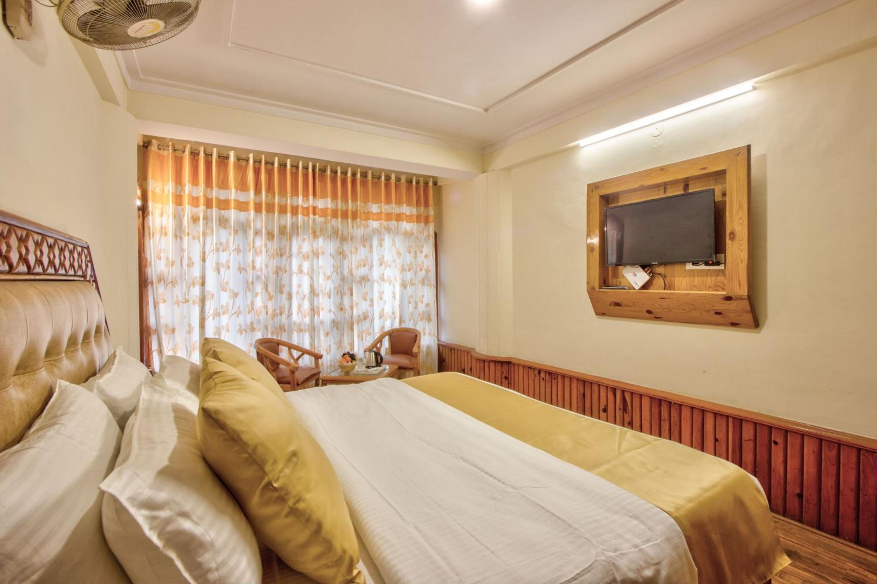 Deluxe Room - Photo 21