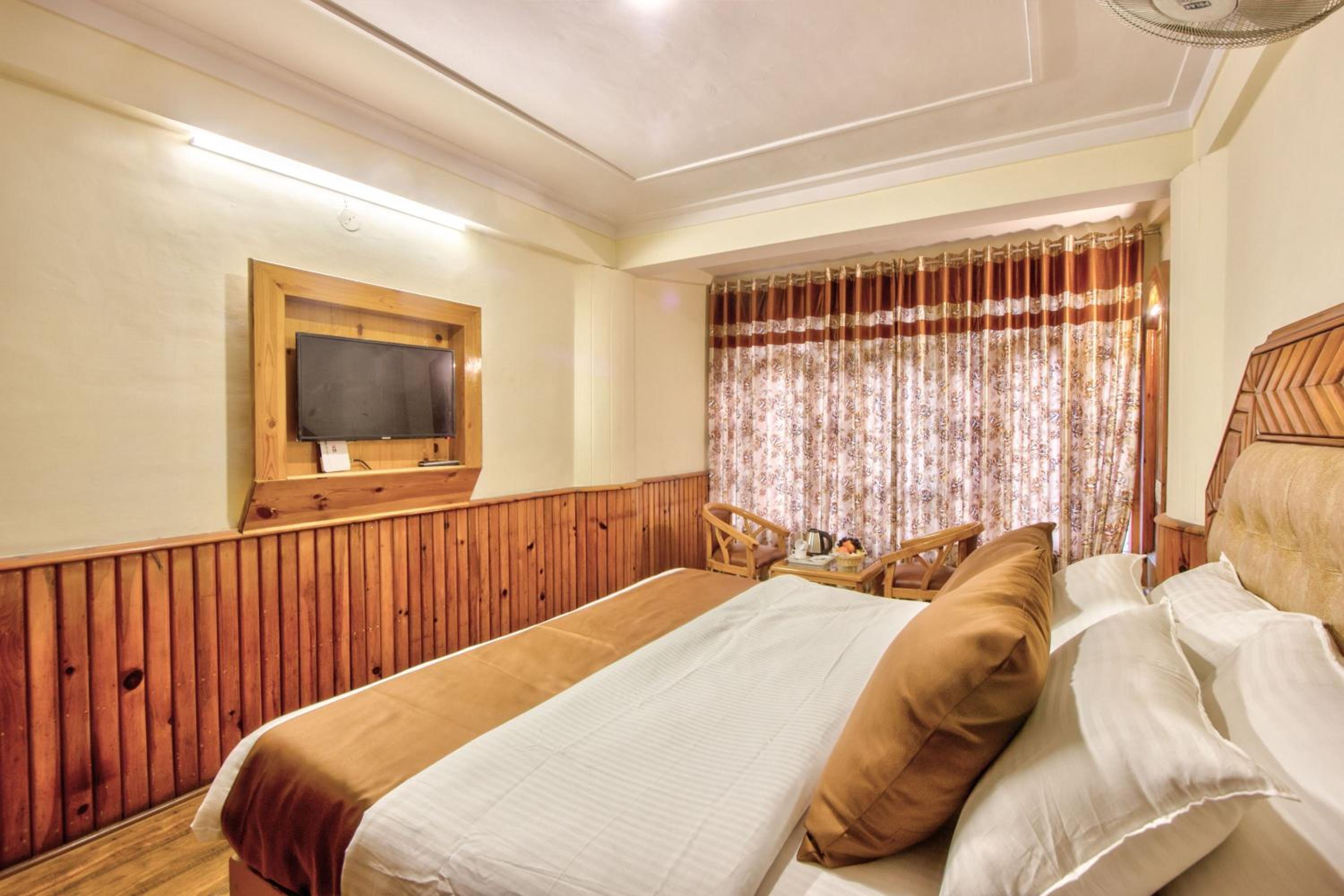 Deluxe Room - Photo 15
