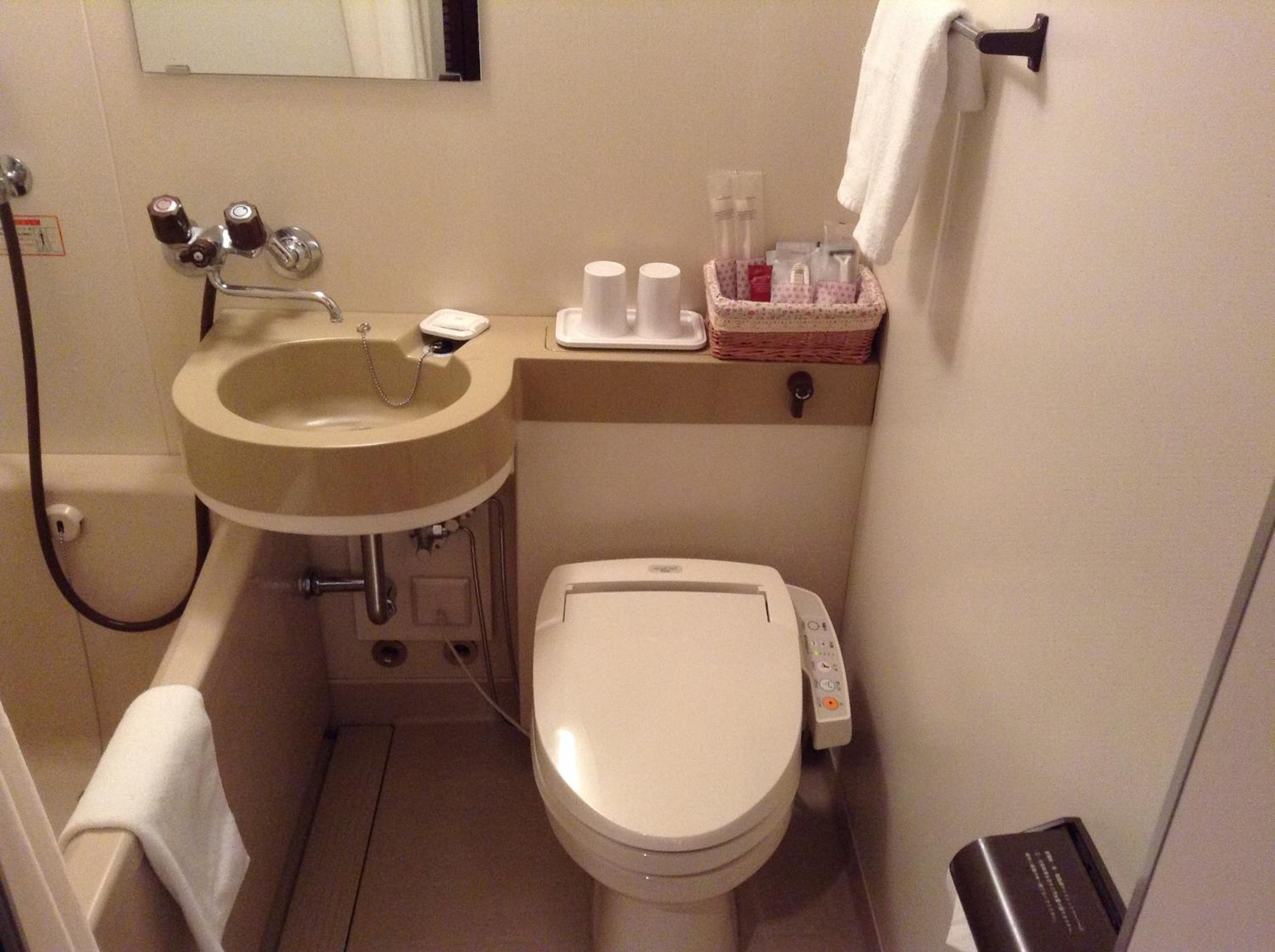 Standard Room - Non-Smoking - Photo 5