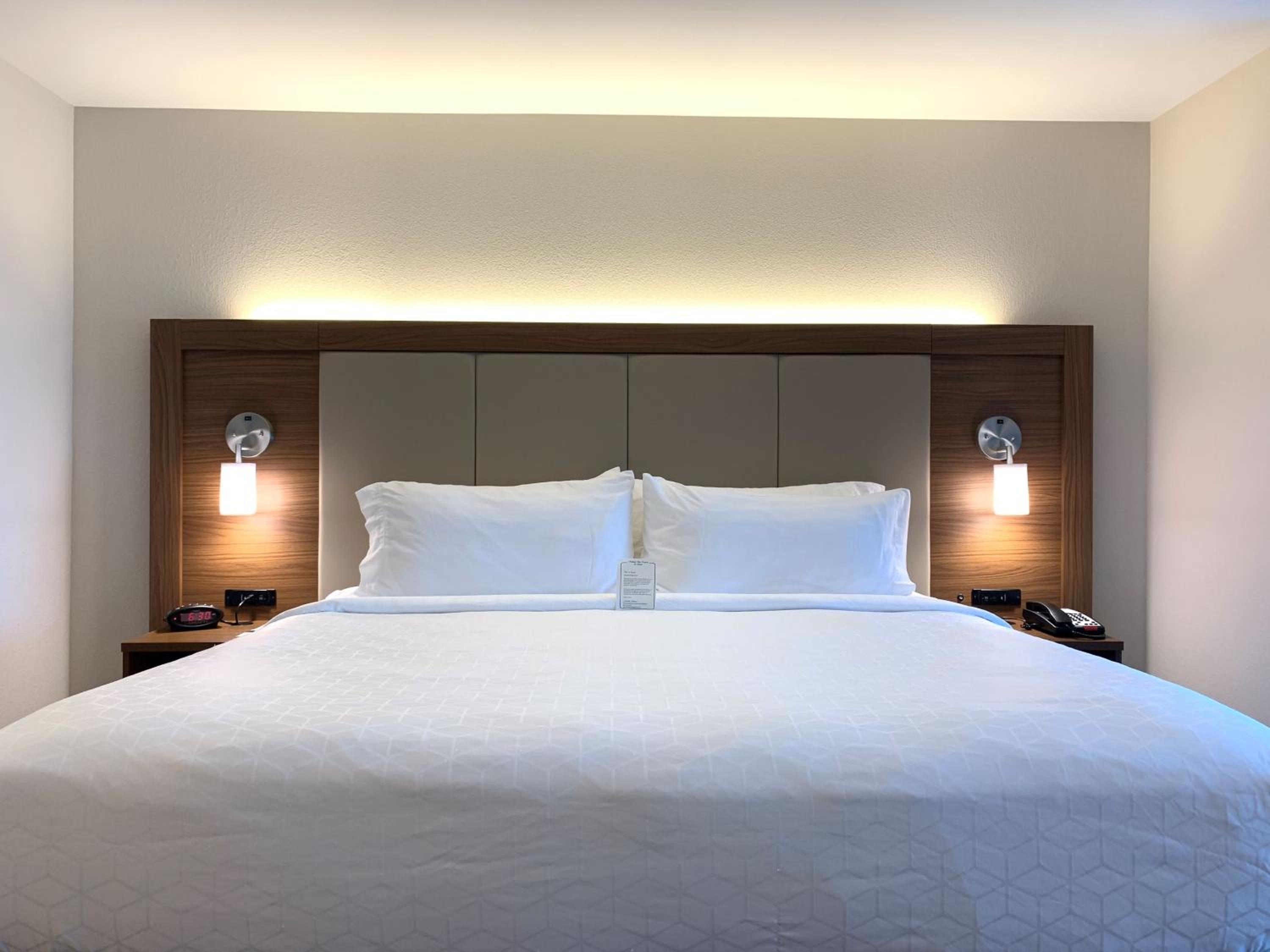 King Room - Hearing Accessible - Non-Smoking photo 2
