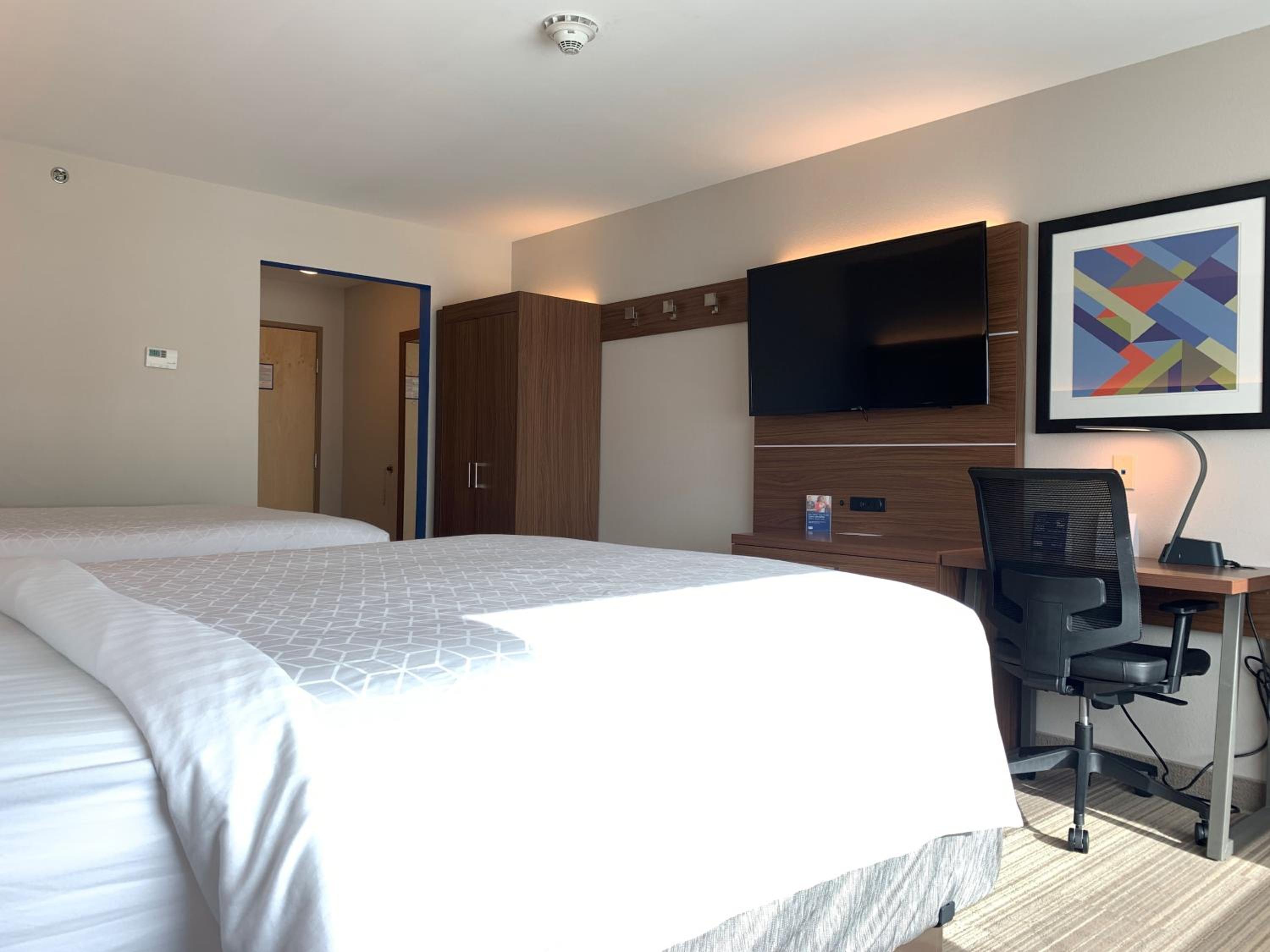 Double Room with Two Double Beds - Hearing Accessible/Non-Smoking  photo 3