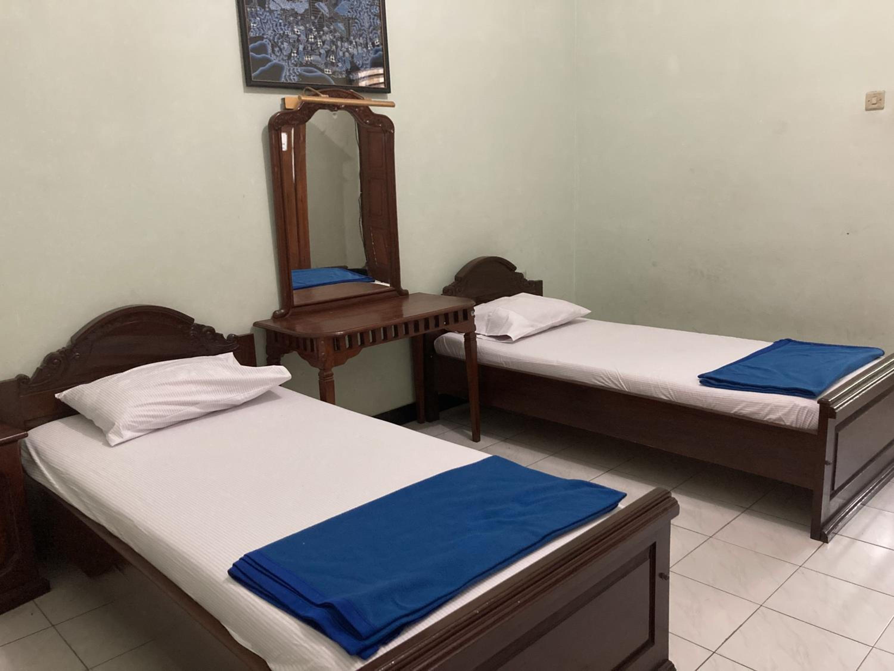 Economy Twin Room photo 1