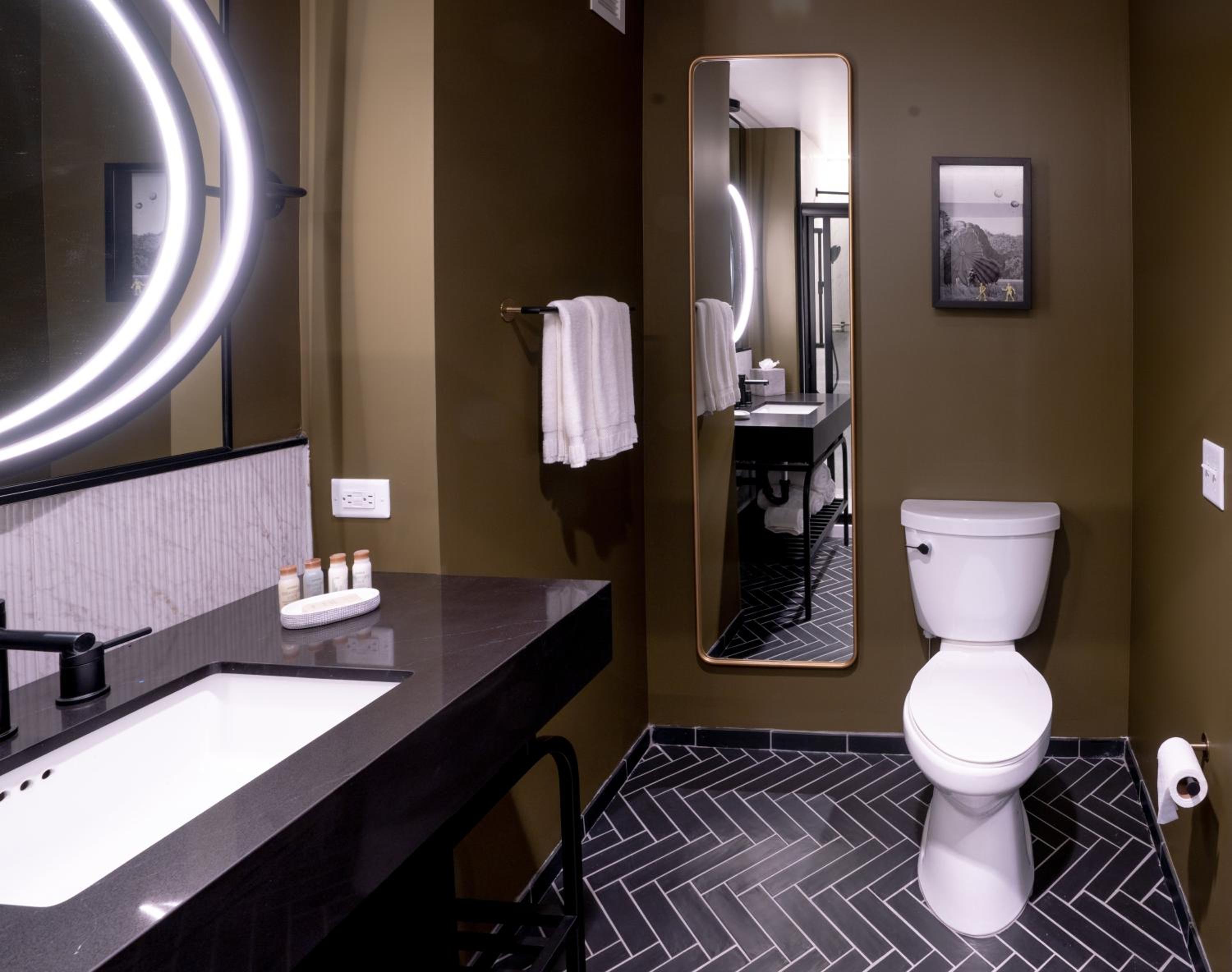 Standard King Room - Photo 2