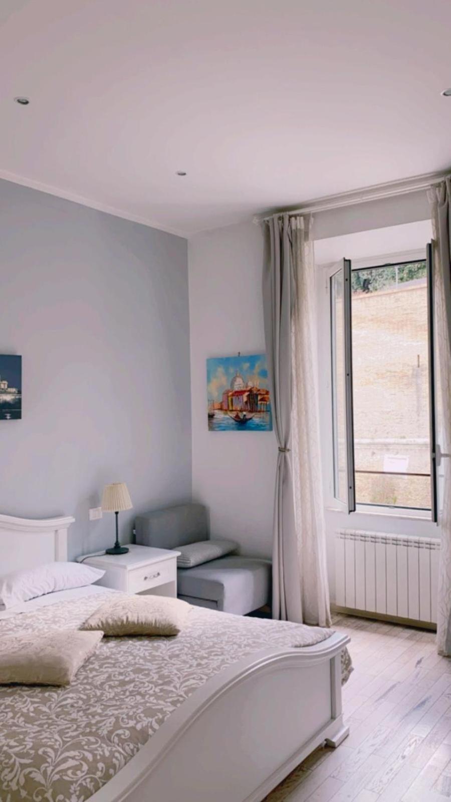 Deluxe Double or Twin Room with City View photo 3