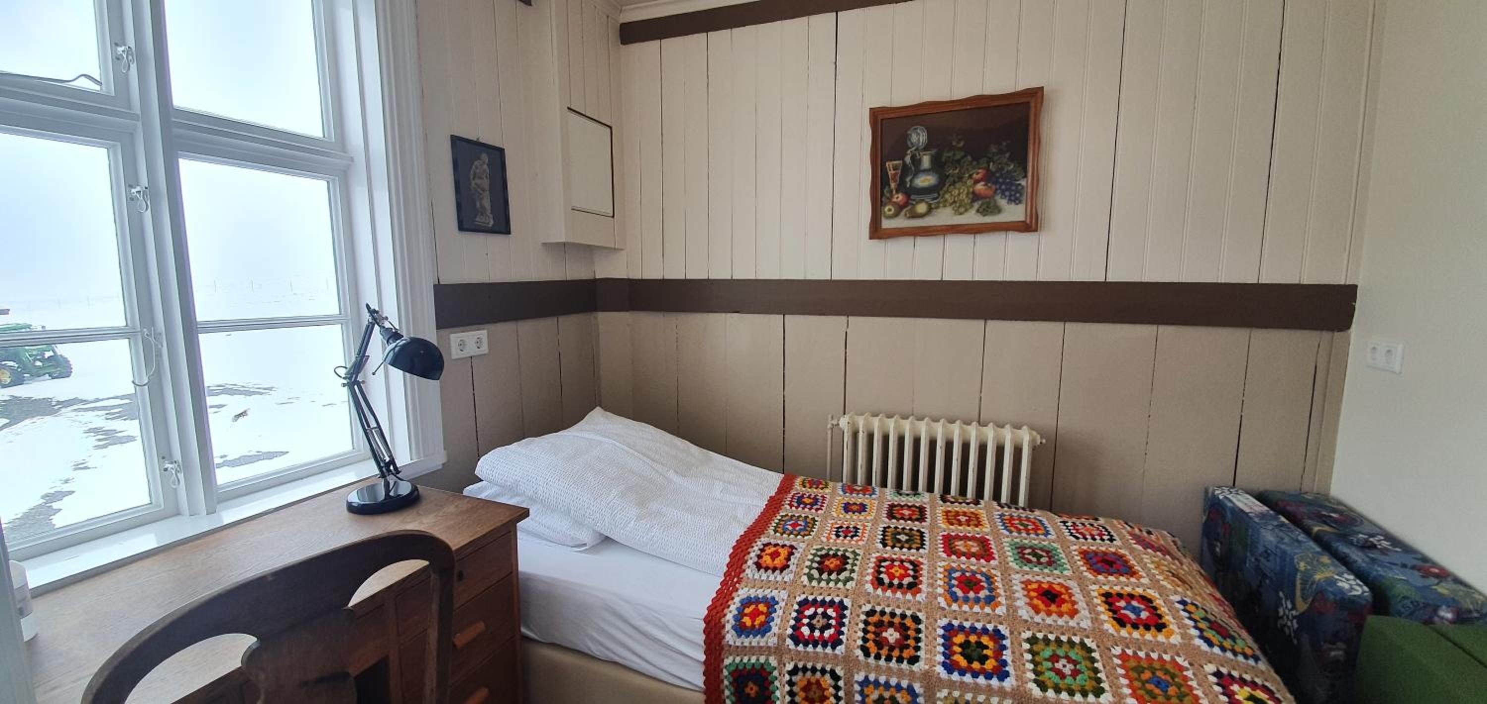Single Room with Shared Toilet