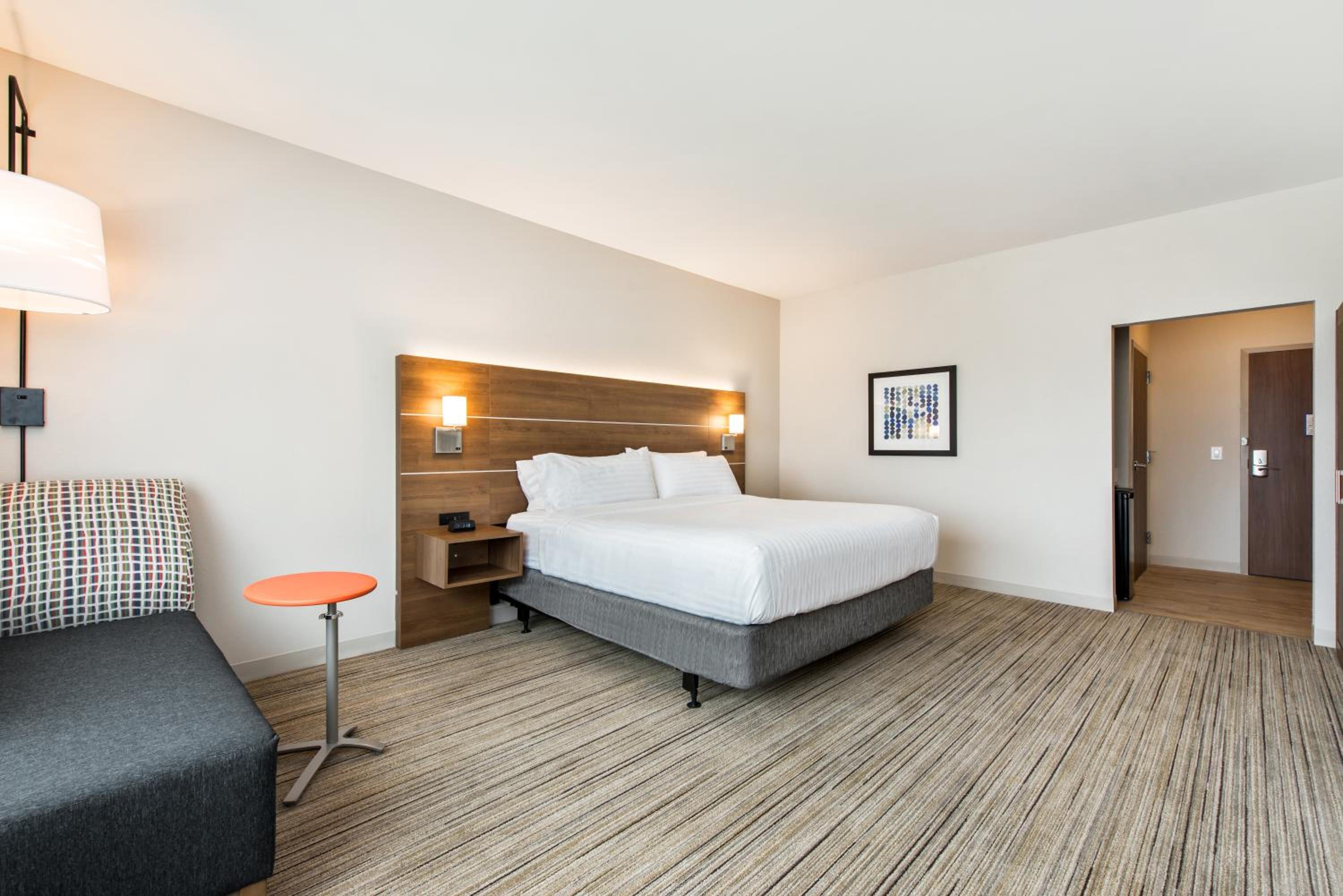Standard King Room with Mobility Accessible Tub