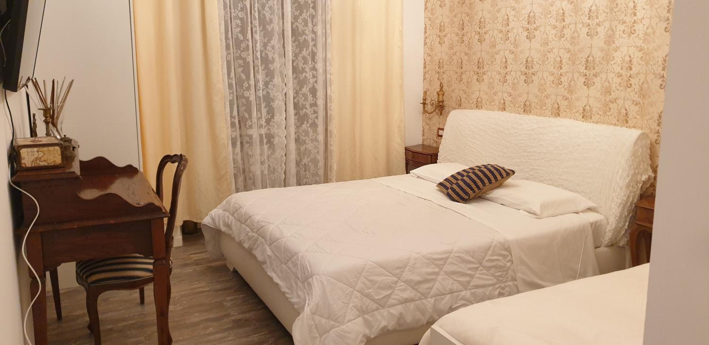 Superior Triple Room with Private Bathroom - Photo 50