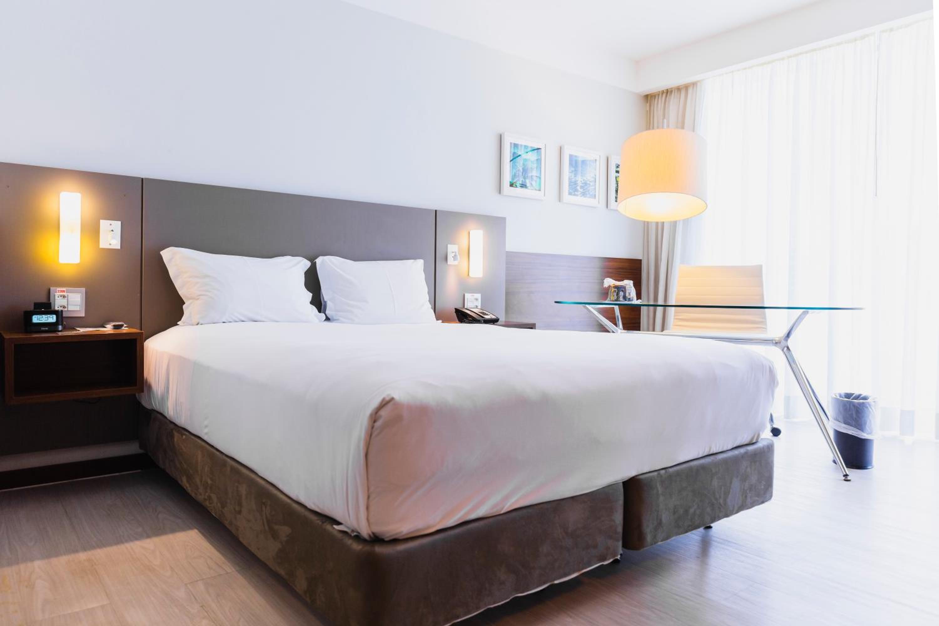 Standard Queen Room