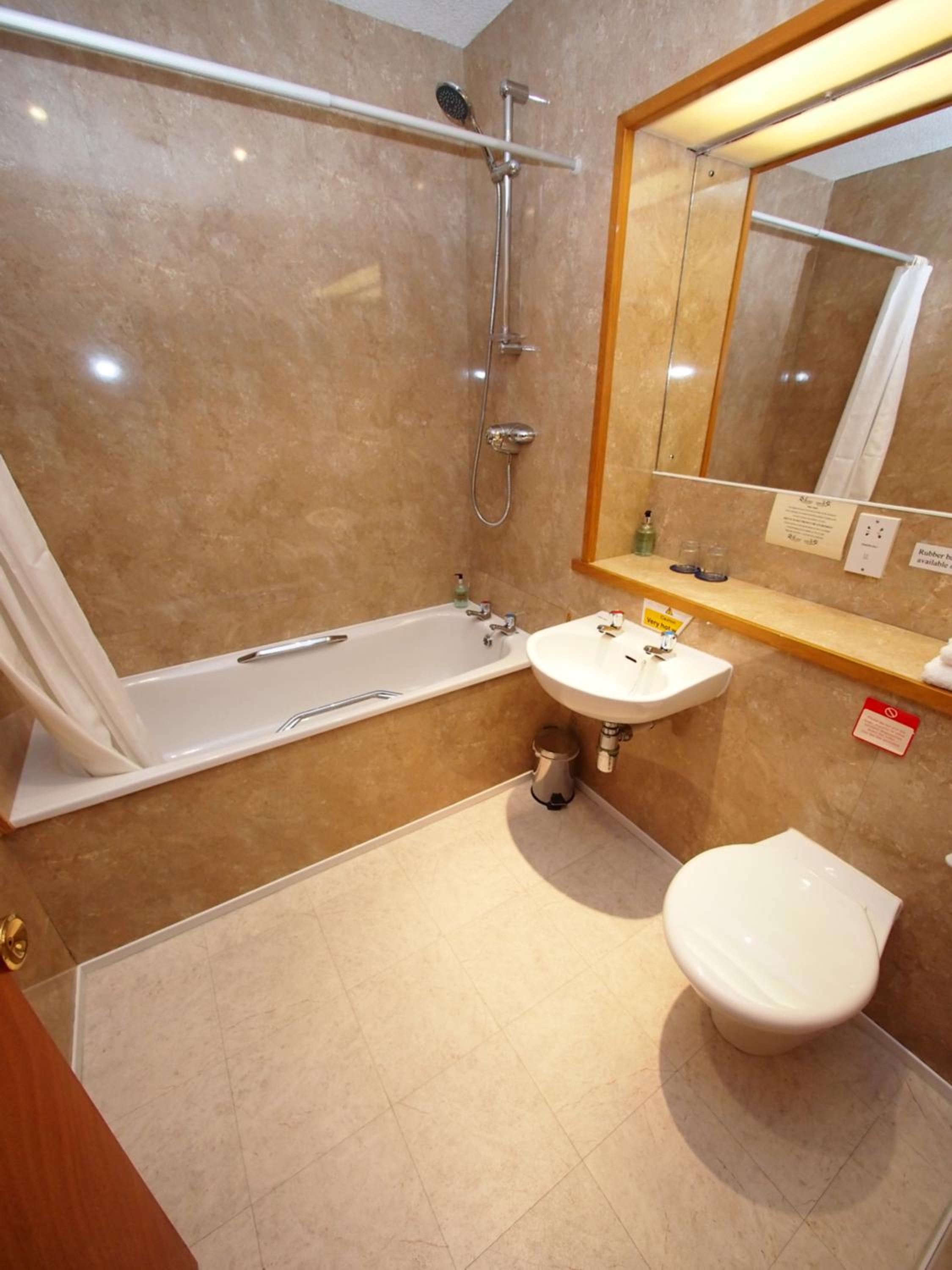 Double or Twin Room - Photo 8