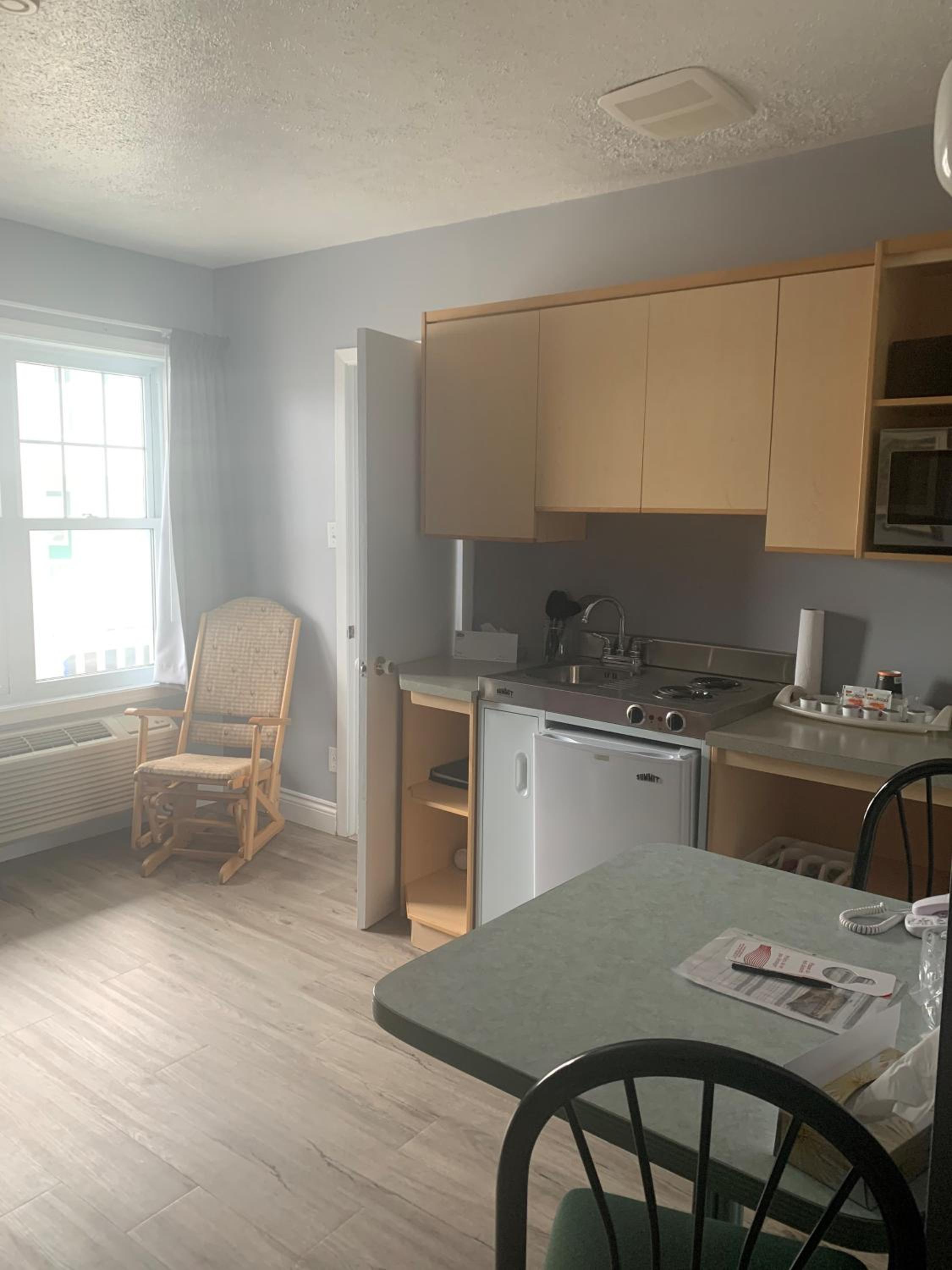 Double Room with One Double Bed - Non Smoking/Pet Friendly photo 2