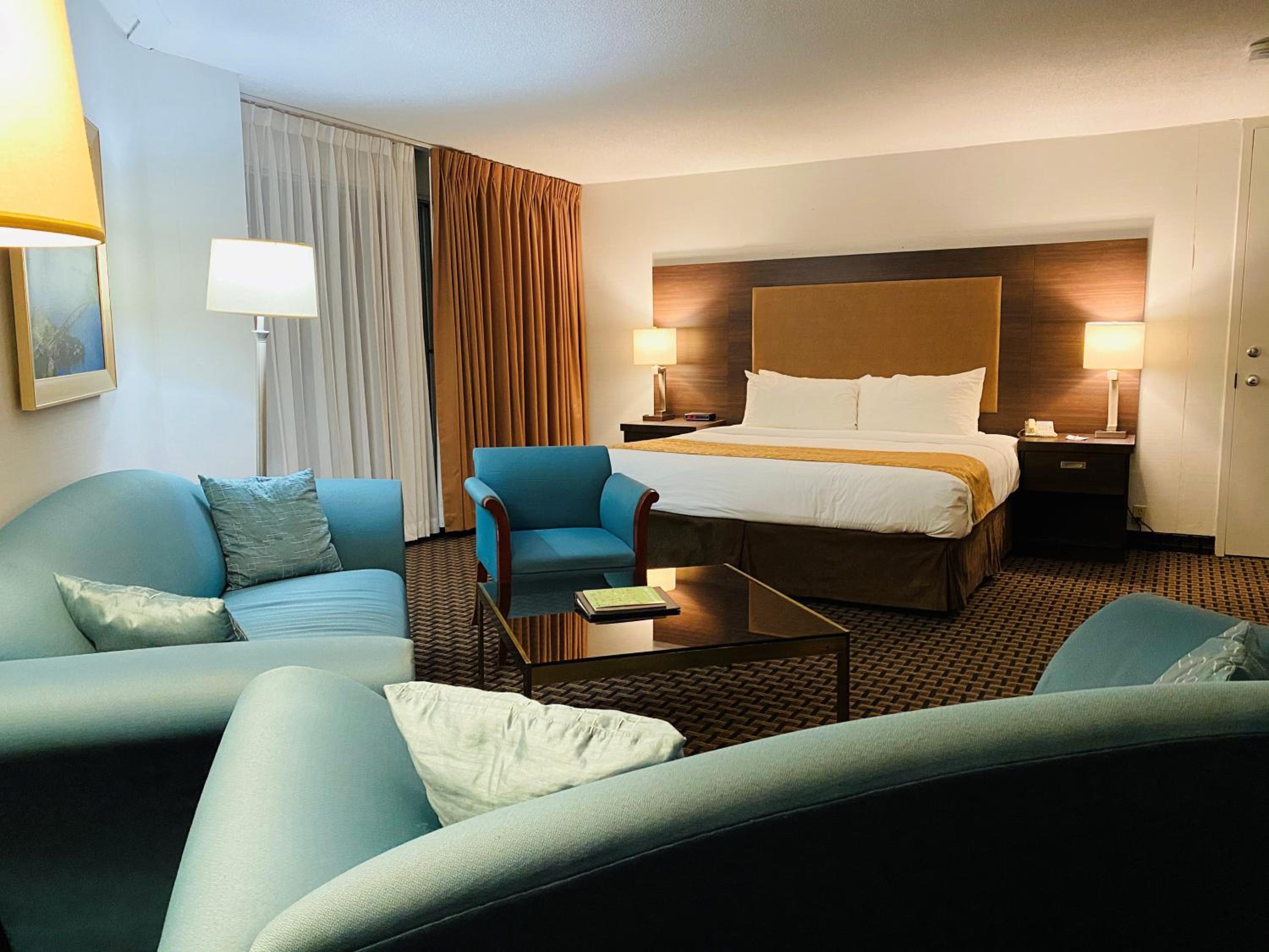 Junior Suite with Lake View - Non-Smoking - Photo 1