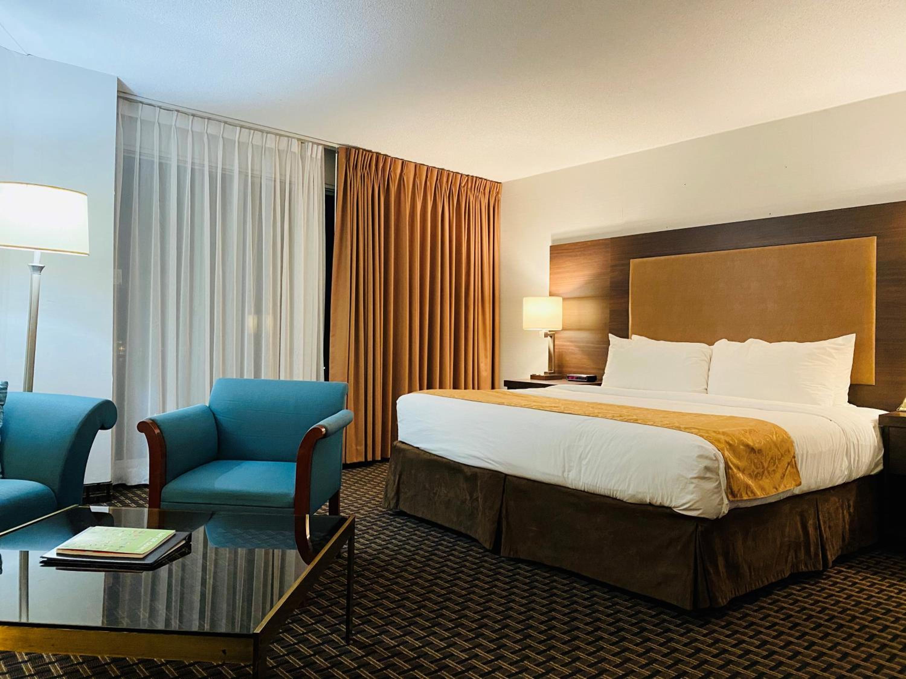 Junior Suite with Lake View - Non-Smoking - Photo 3