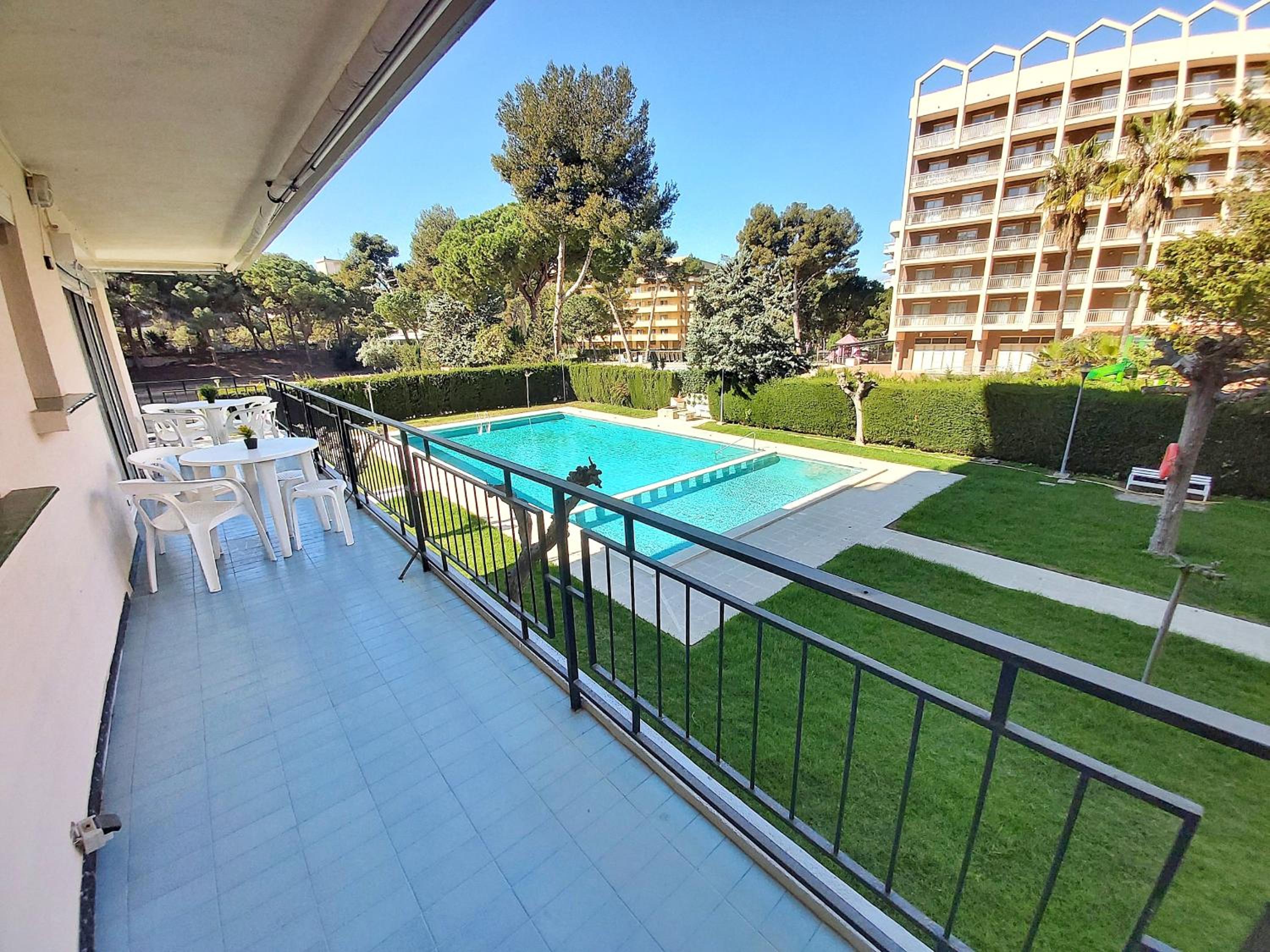 Apartment with Terrace - Photo 33