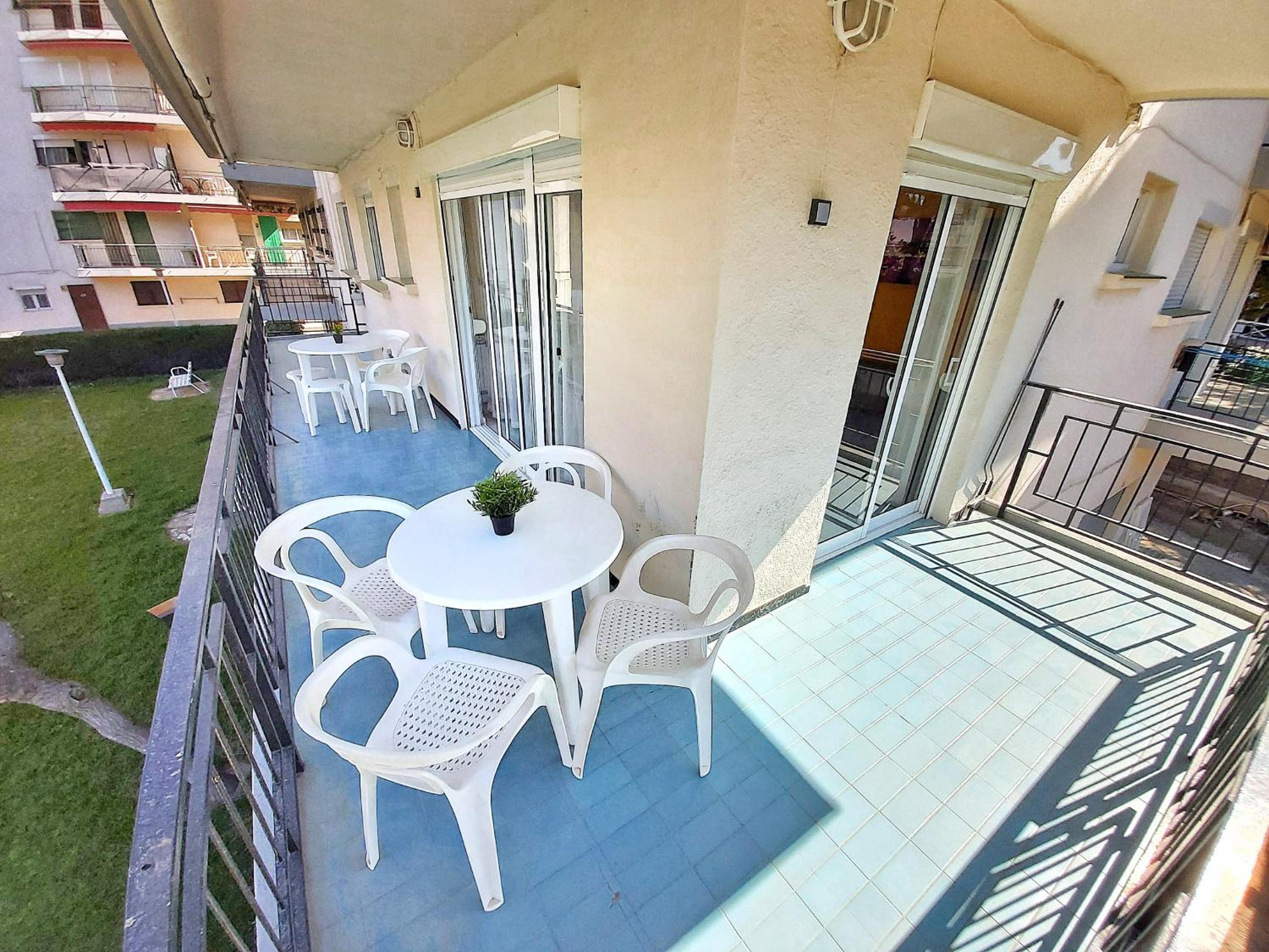 Apartment with Terrace - Photo 29