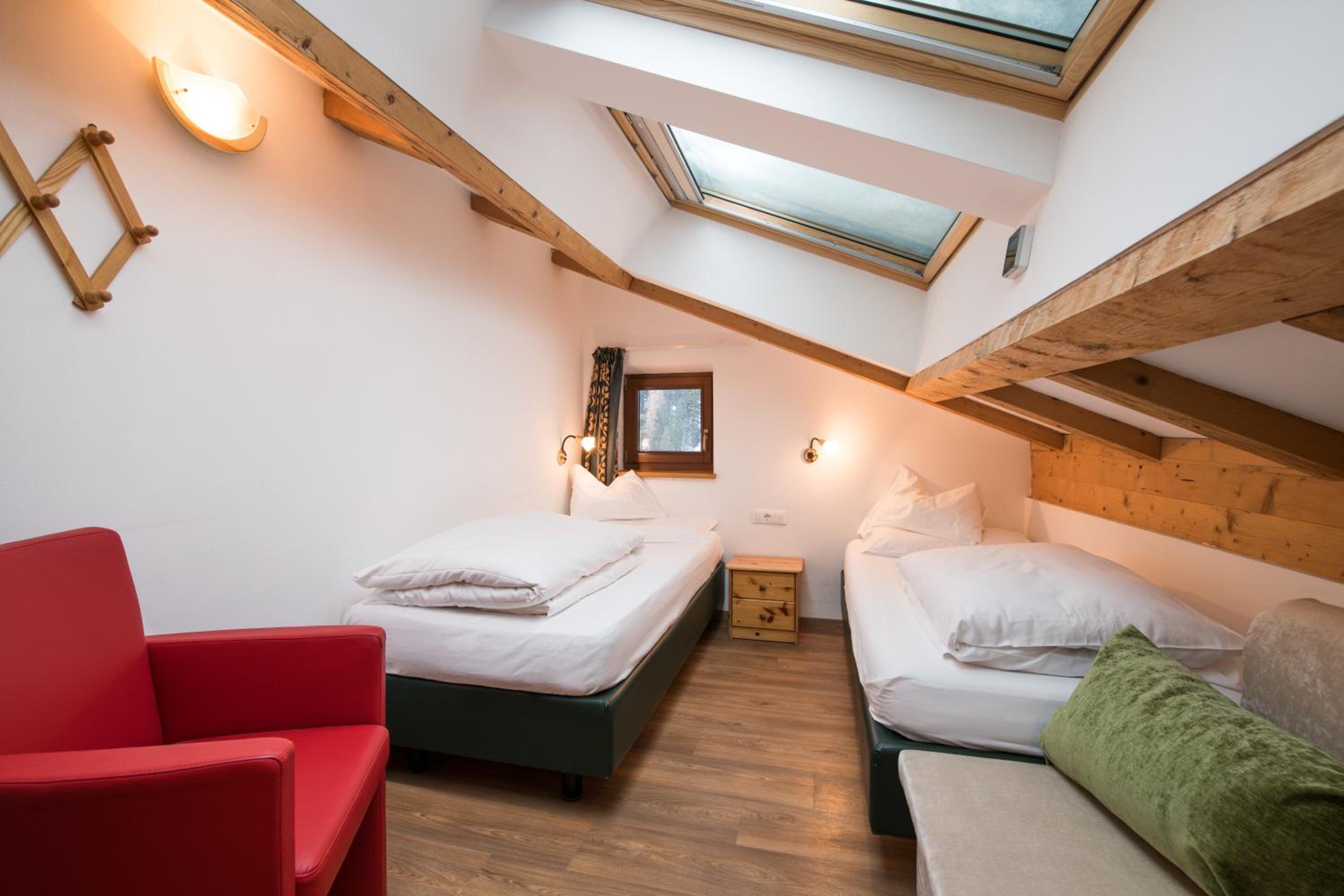 Family Suite with Balcony - Photo 3