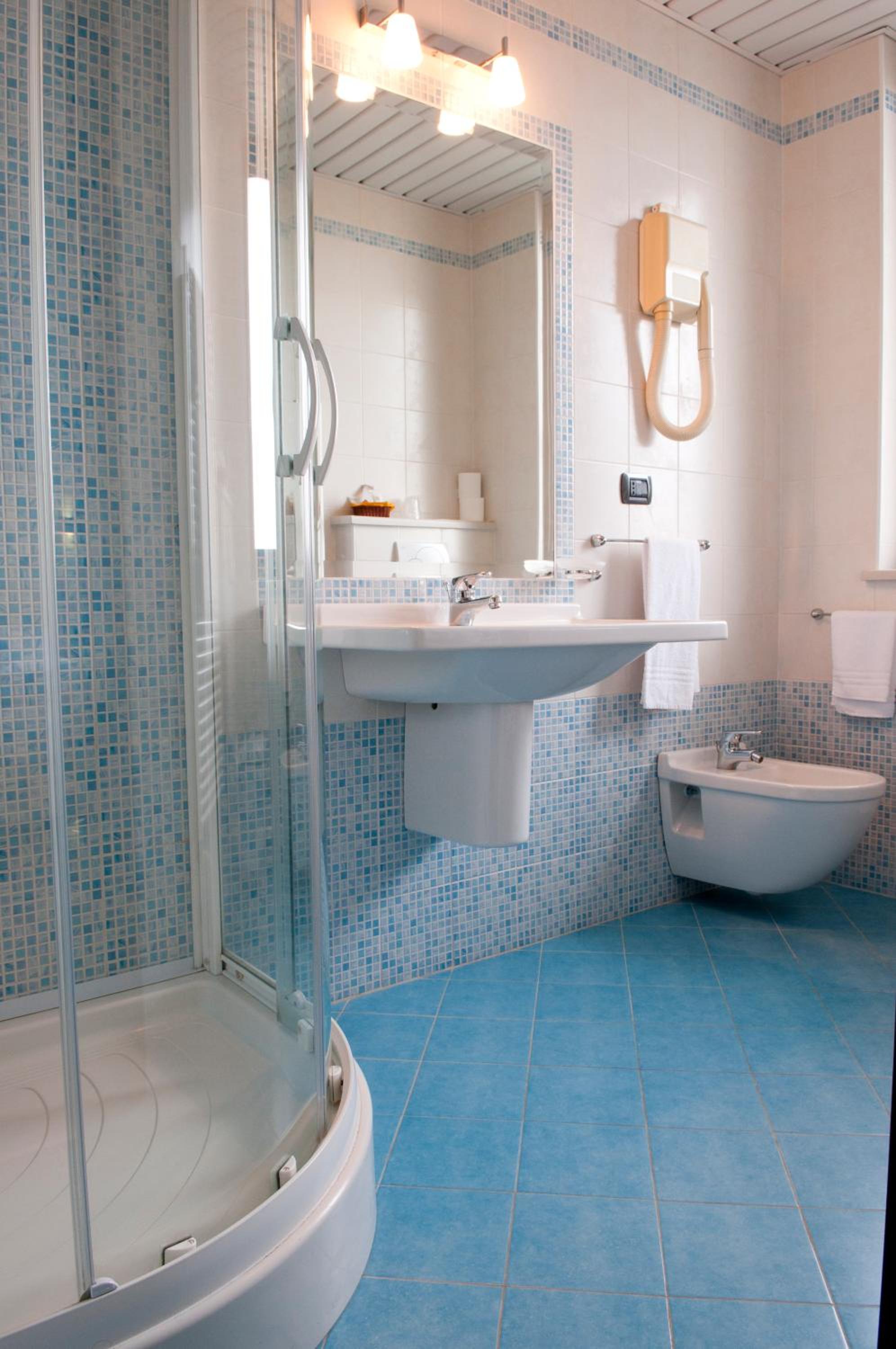 Business Double Room - Photo 8