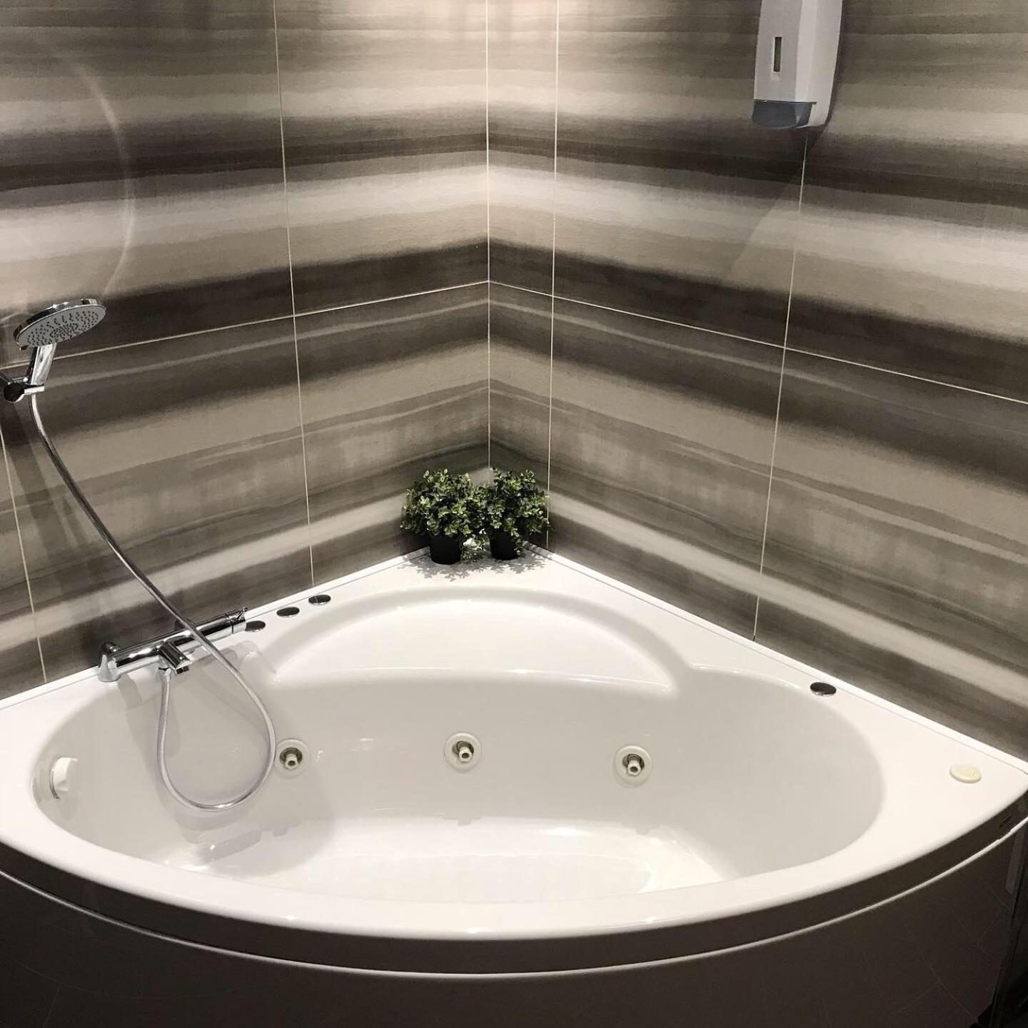 Suite with Hot Tub photo 3