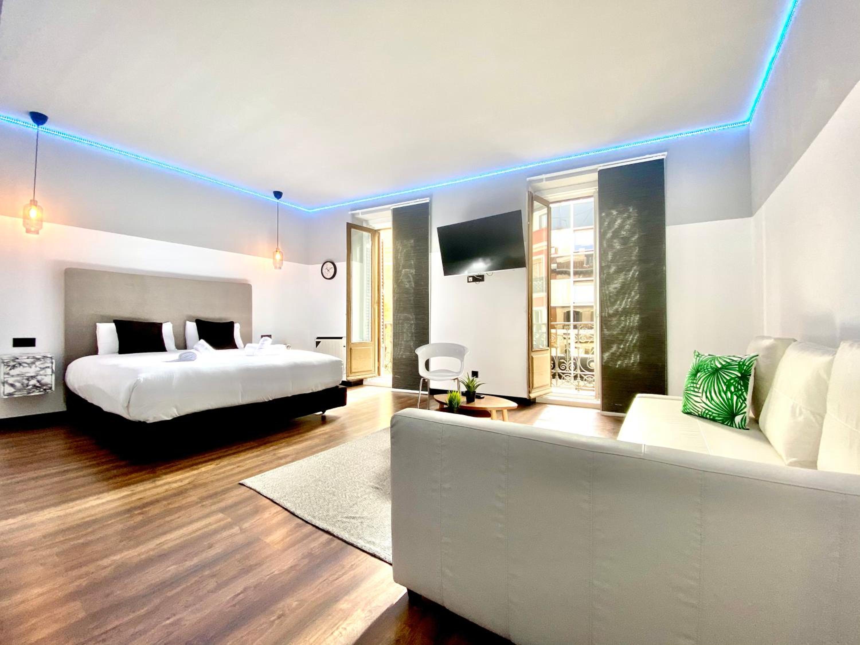 Quadruple Room With Double Bed, Sofa Bed And Balcony photo 1