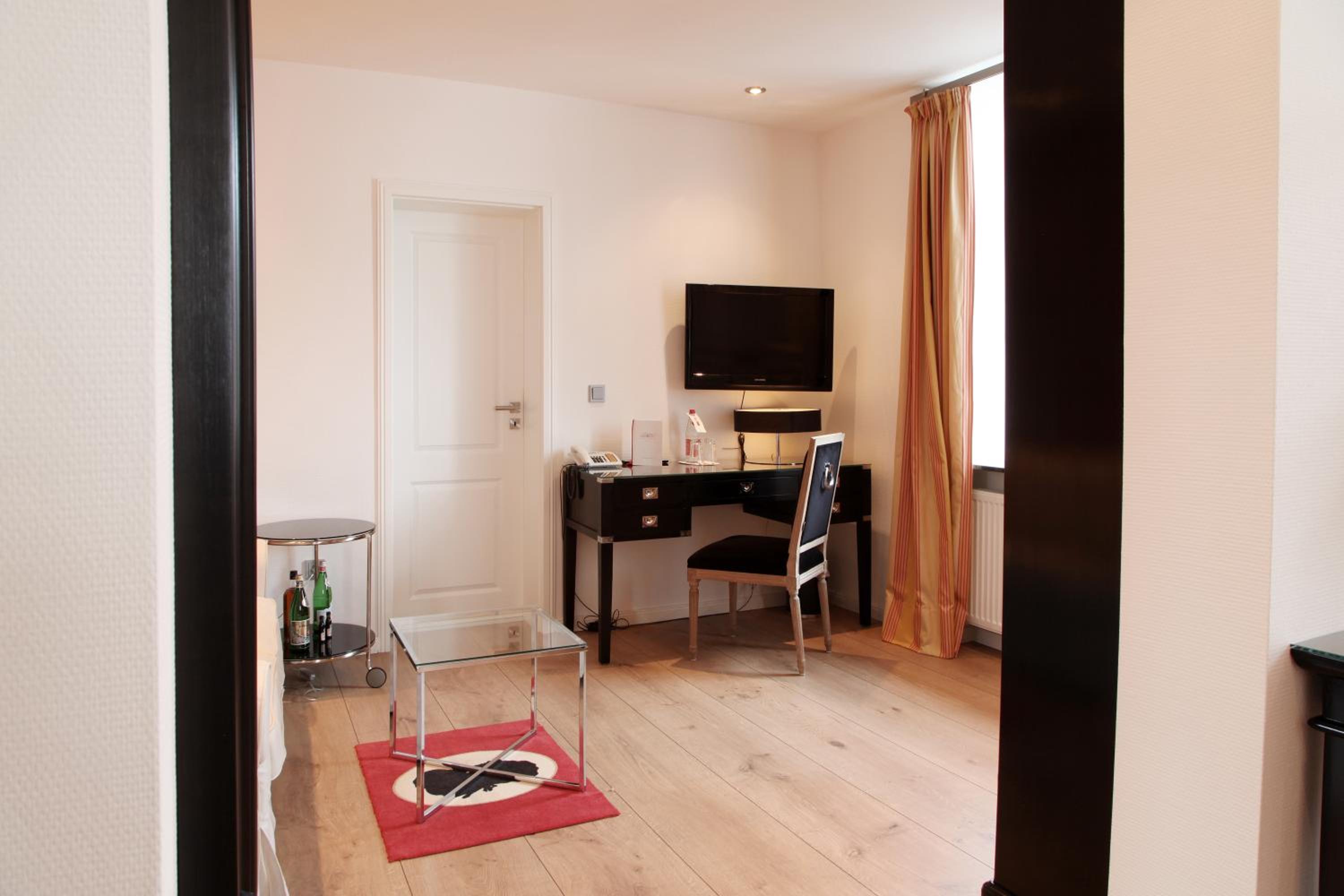 Suite - Photo 7