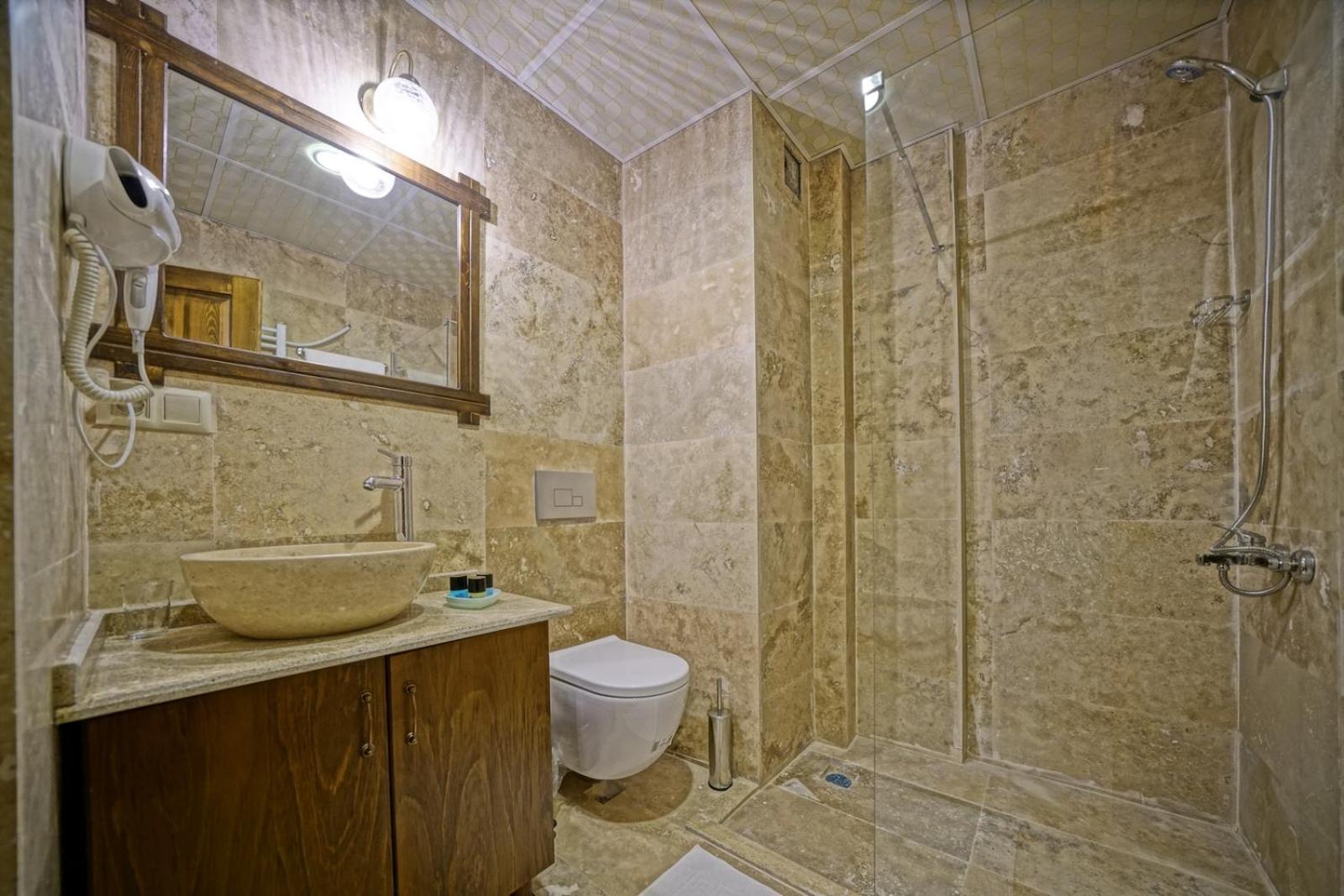 Standard Twin Room - Photo 9
