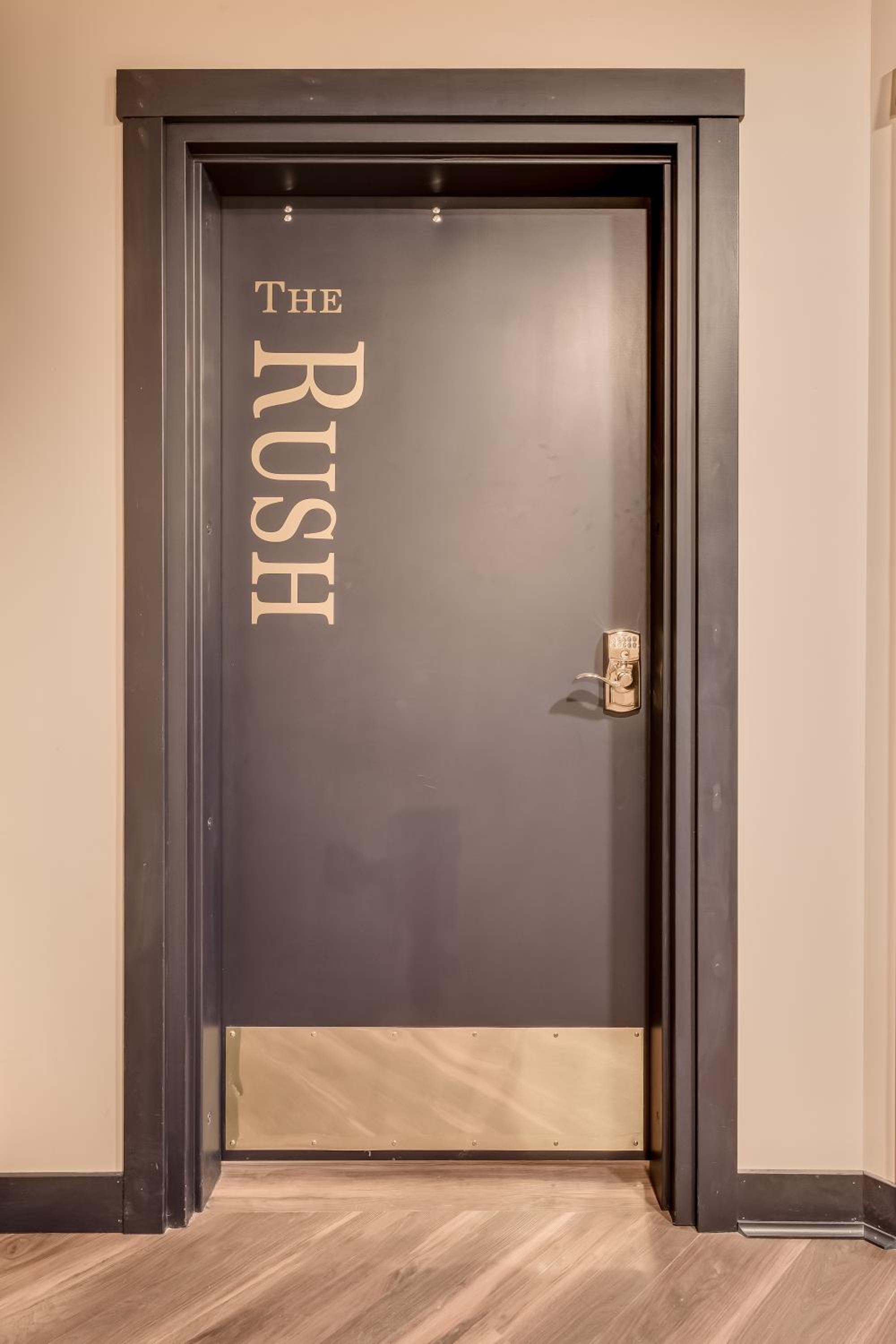 King Suite - Photo 13