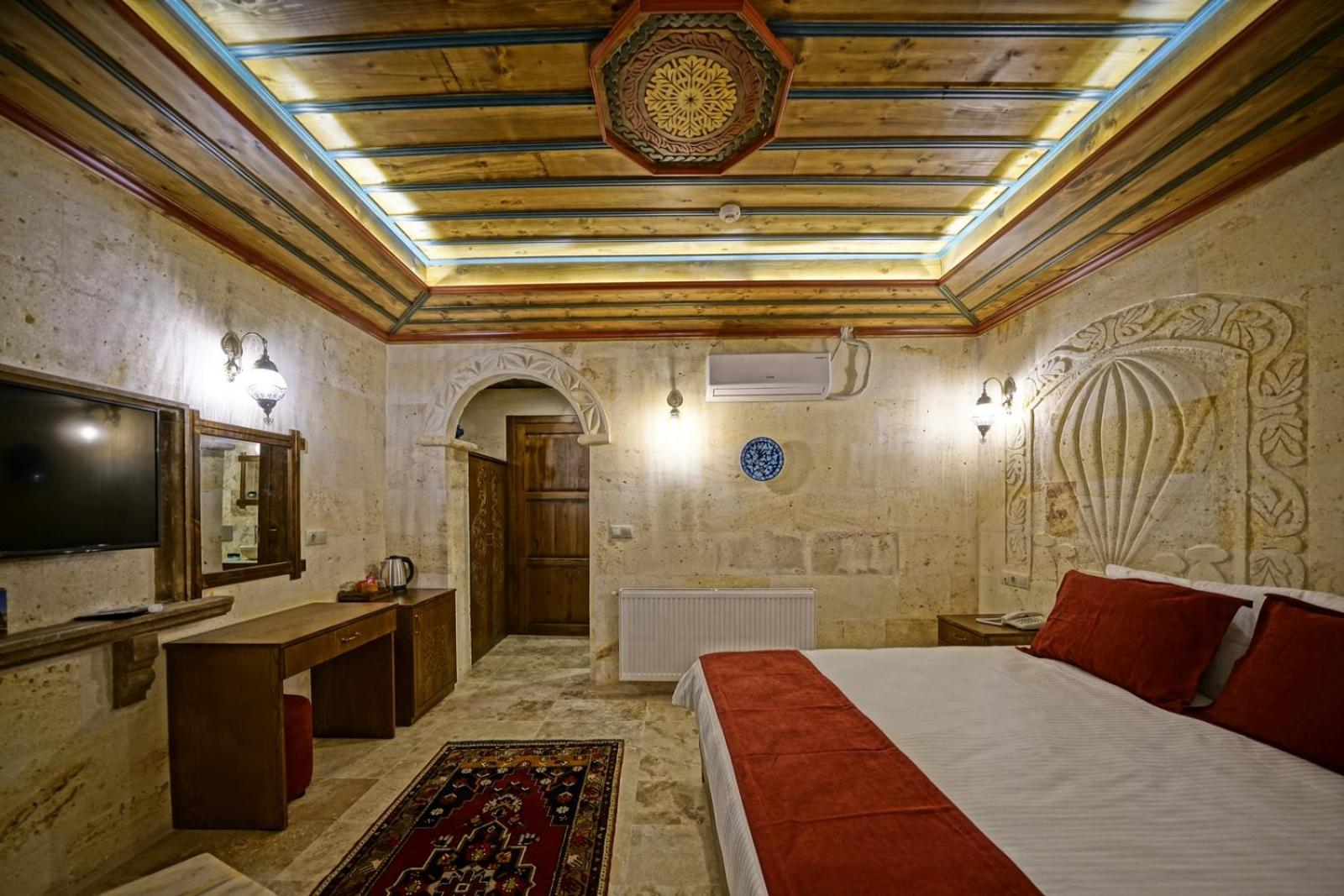 Standard Double Room - Photo 11