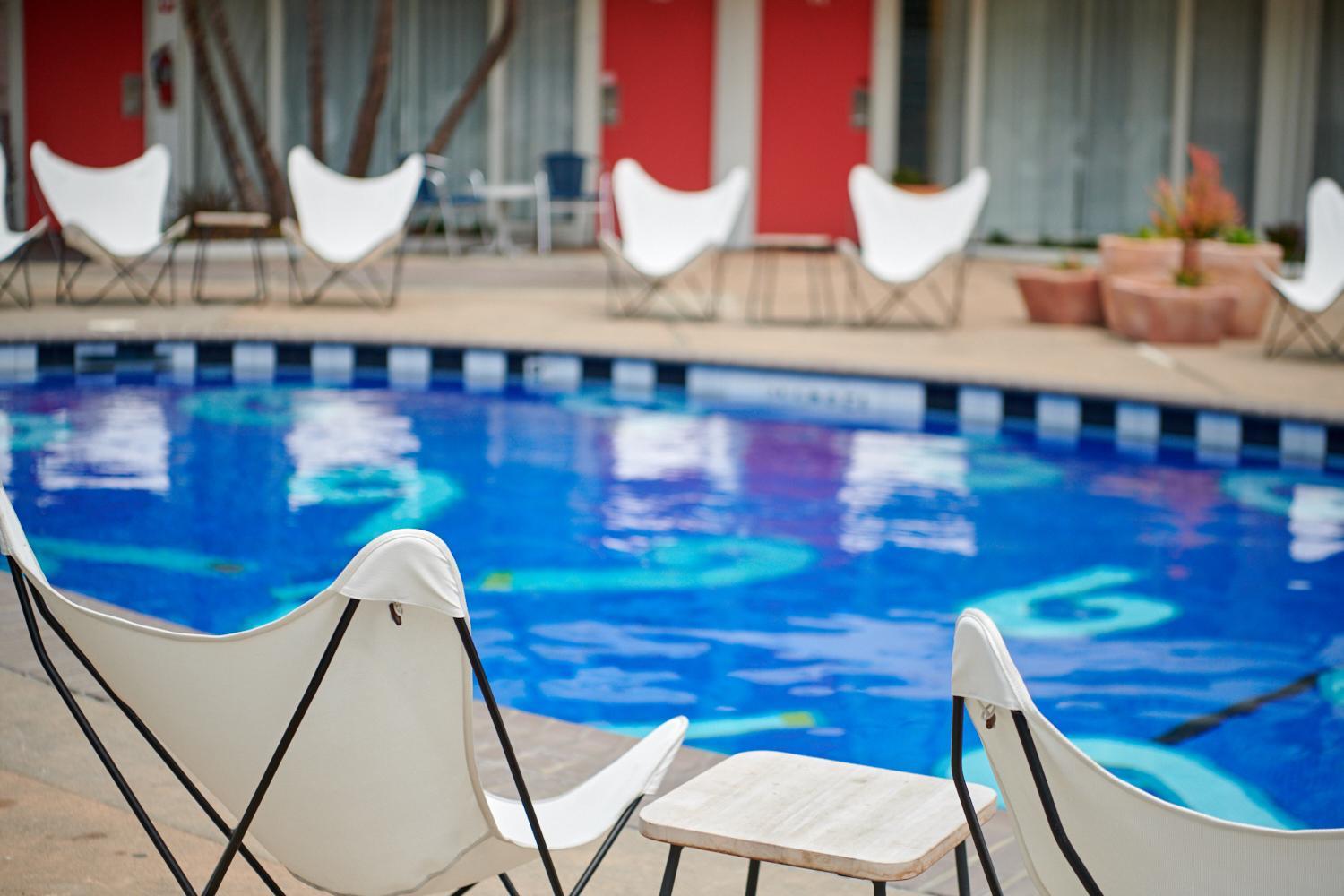 King Room with Pool View - Photo 3