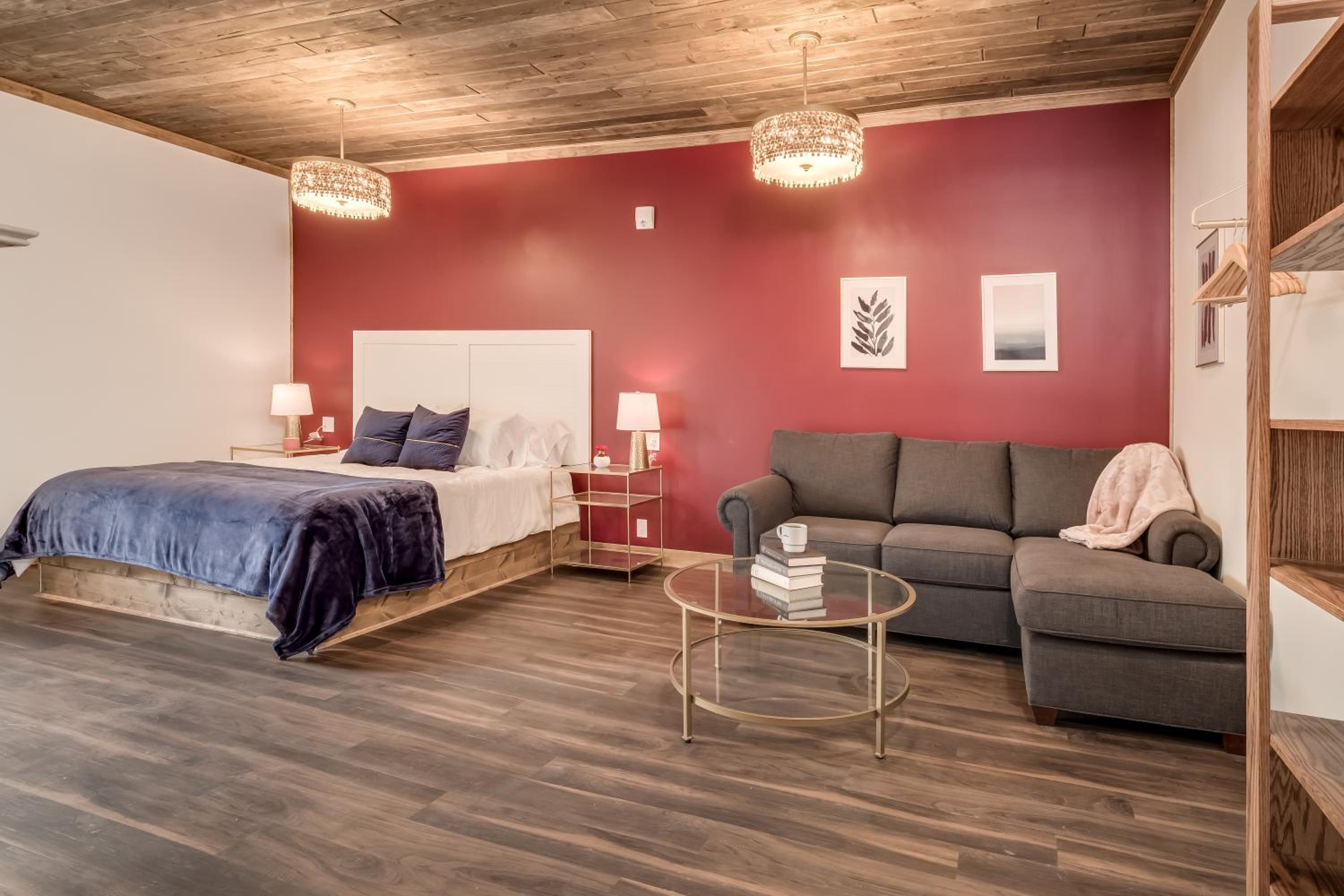 King Suite - Photo 21