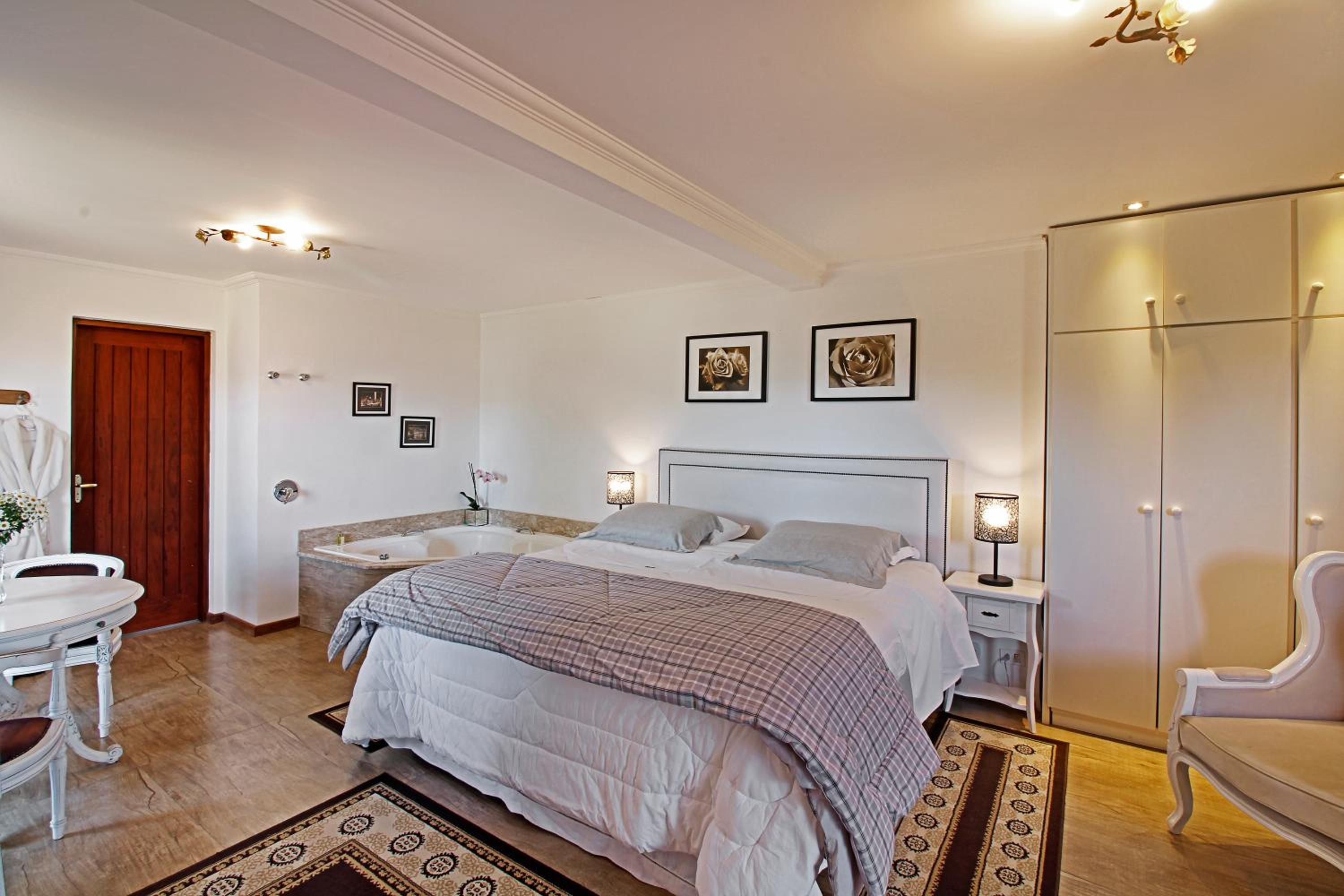 King Room with Spa Bath