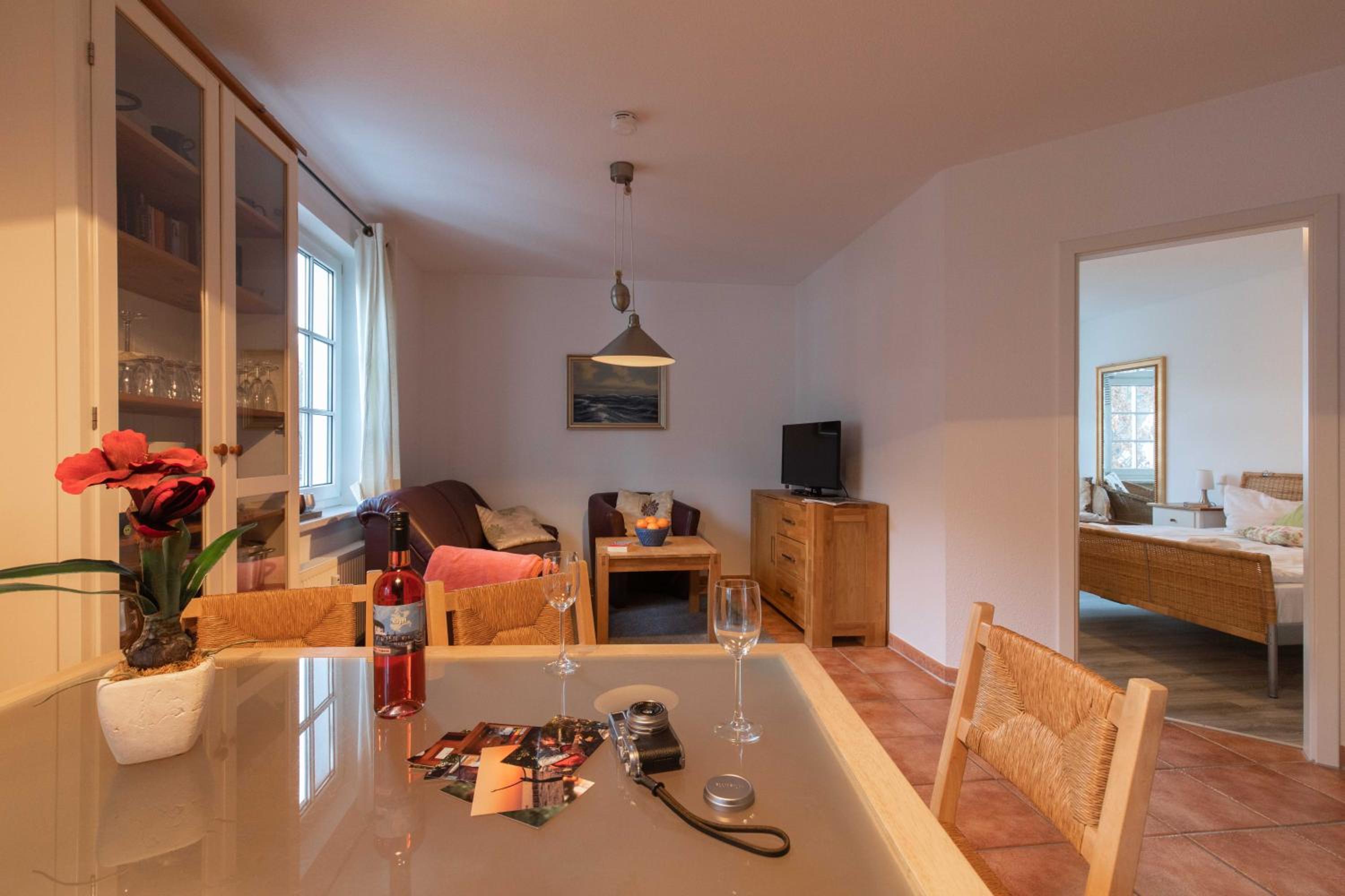 One-Bedroom Apartment - Photo 3