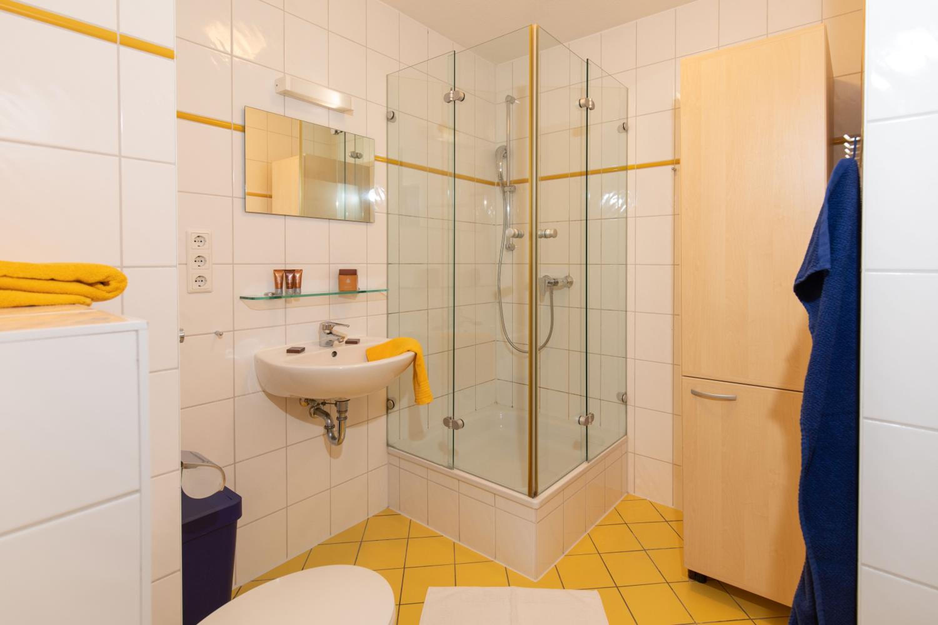 One-Bedroom Apartment - Photo 2